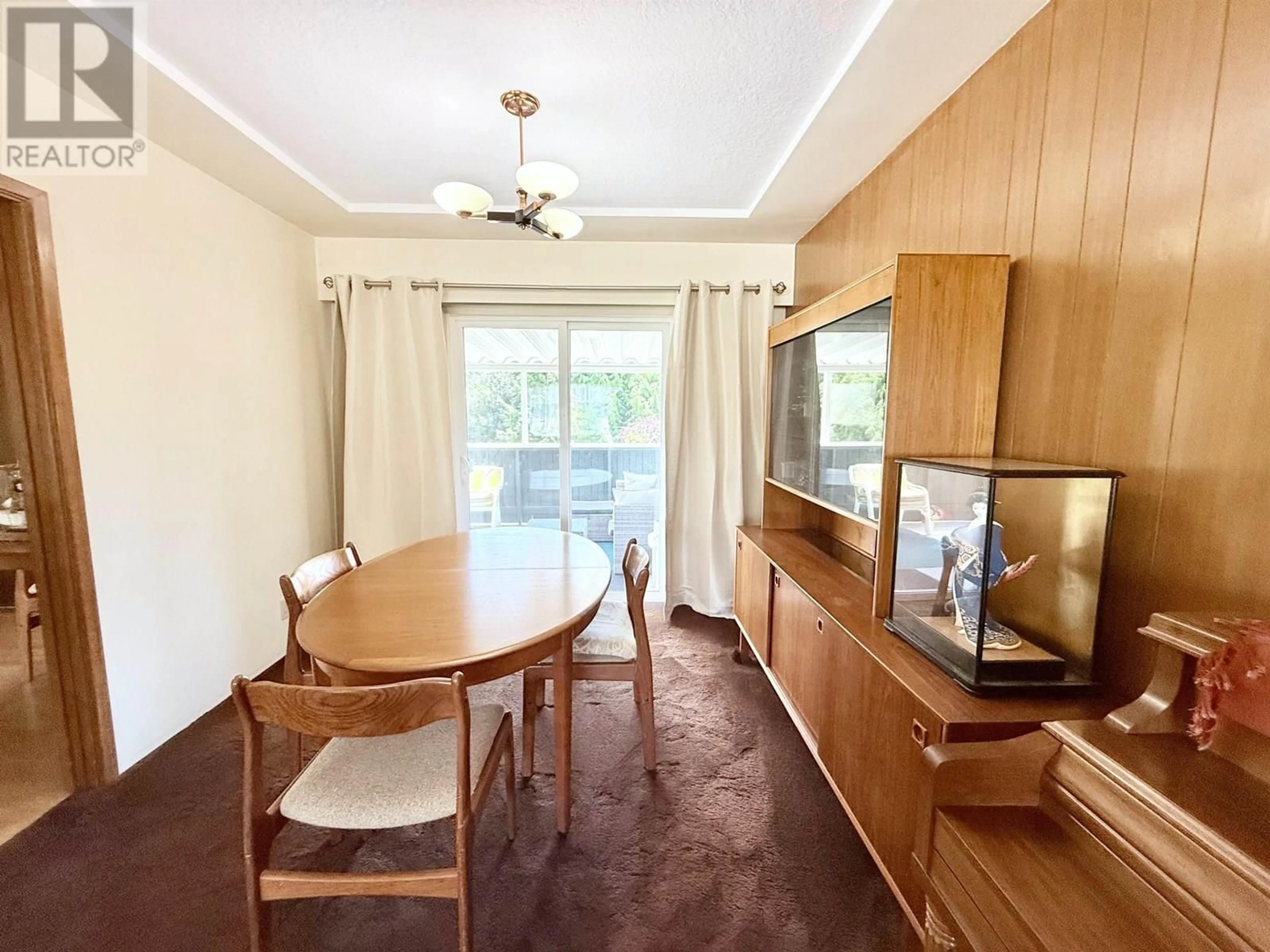 Dining room, wood/laminate floor for 6960 NAPIER STREET, Burnaby British Columbia V5B2C4