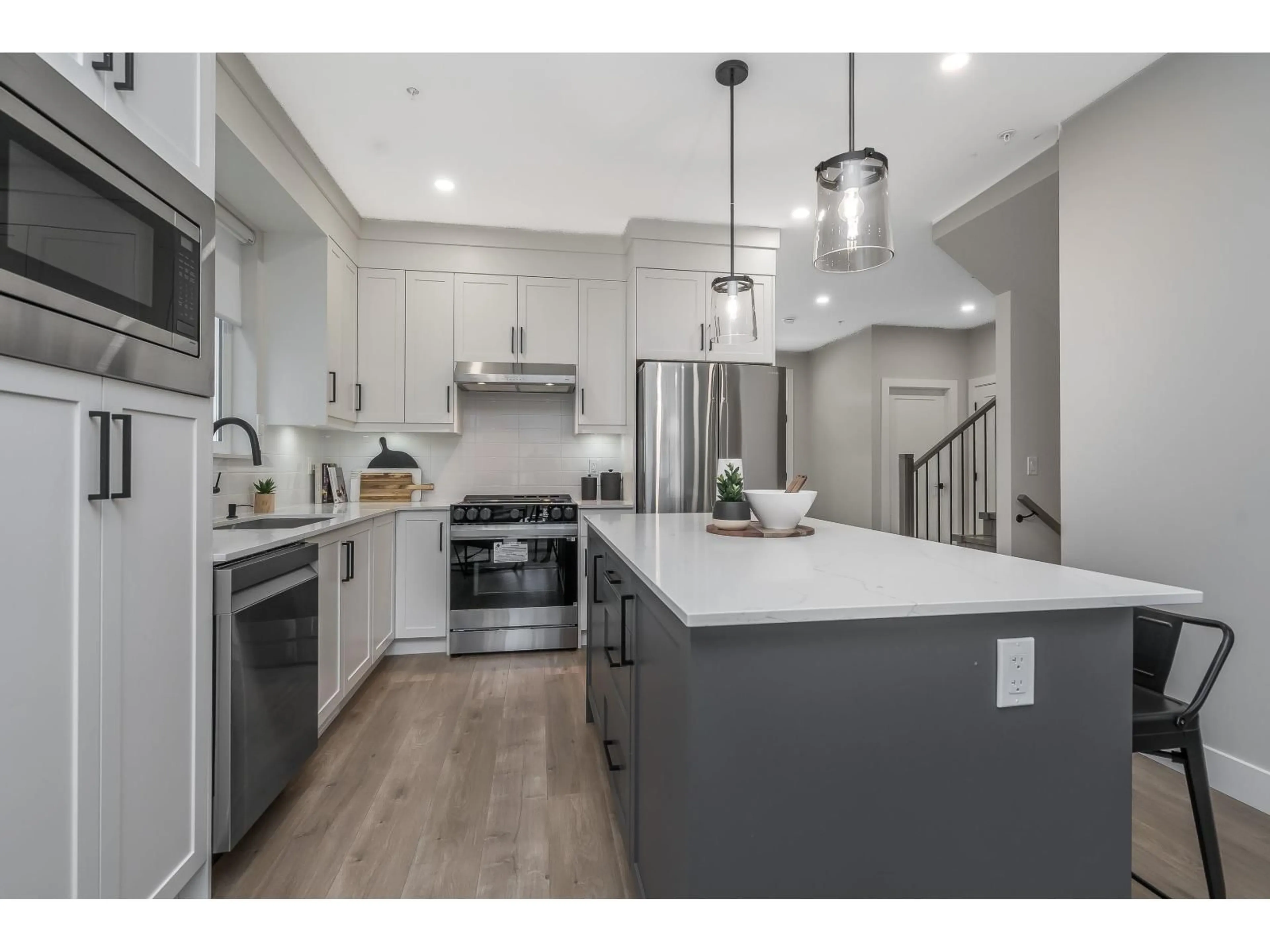Open concept kitchen, unknown for 20517 76, Langley British Columbia V2Y3T1
