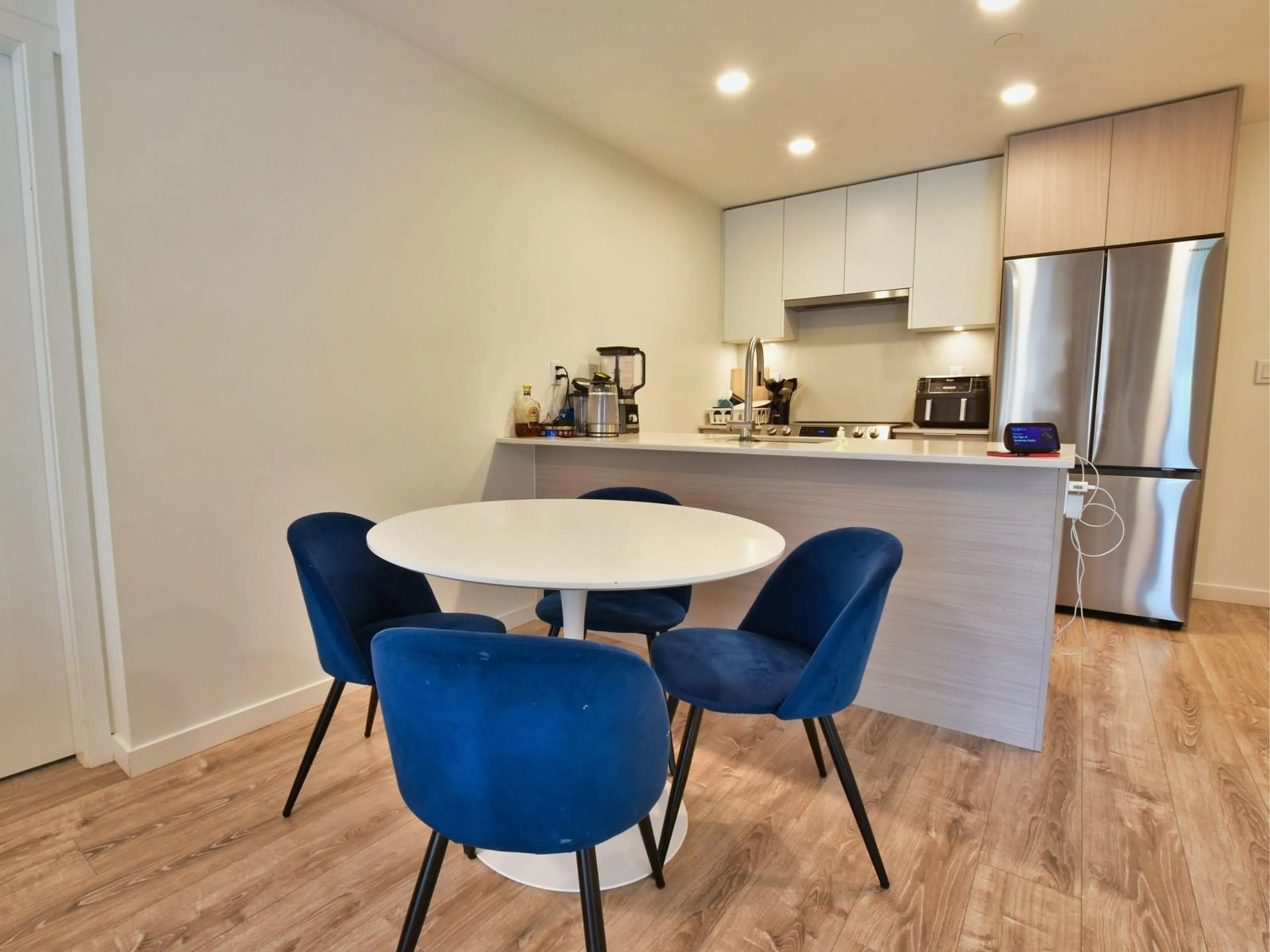 Open concept kitchen, unknown for 417 - 13969 96, Surrey British Columbia V3T0T1
