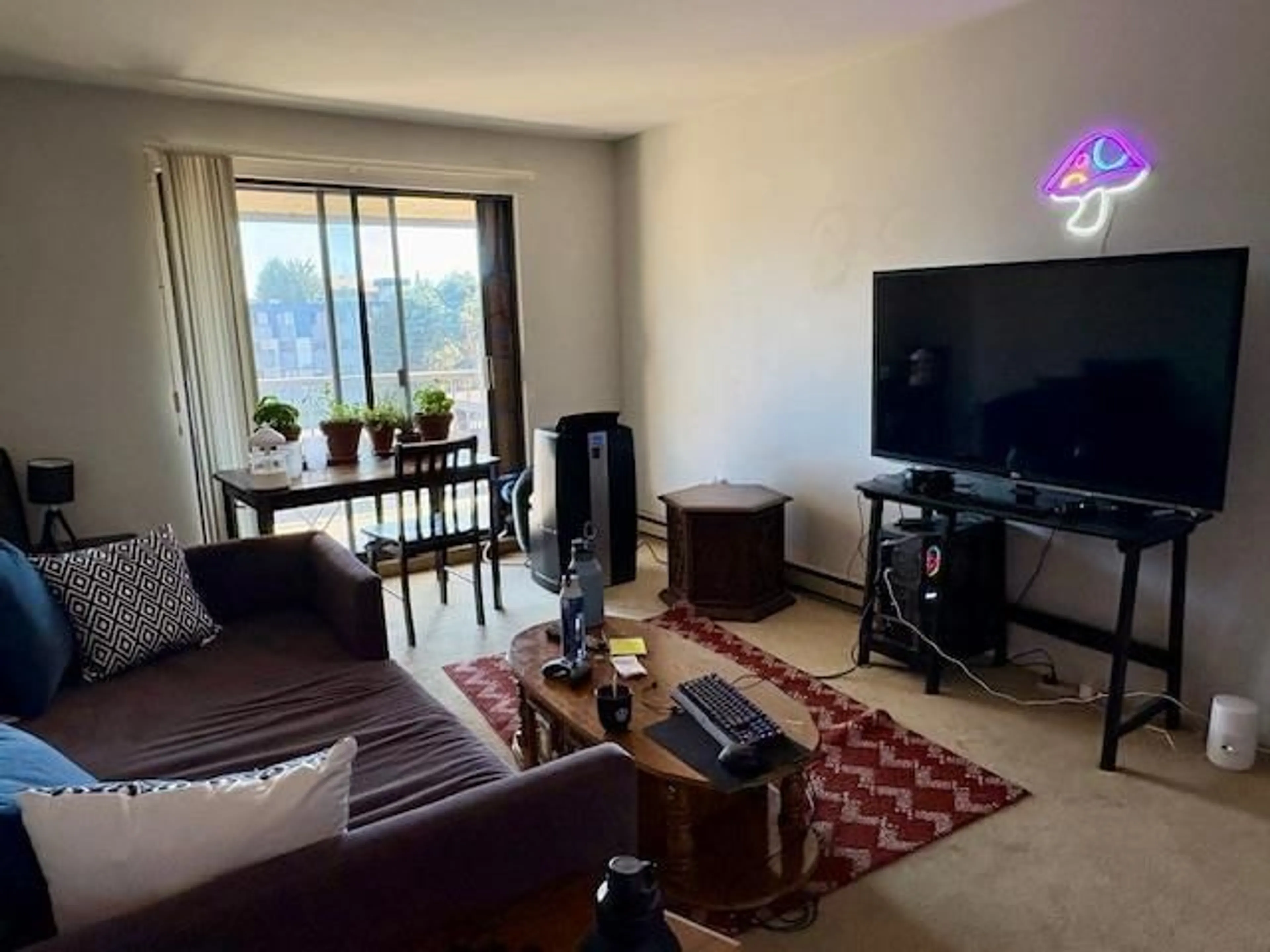 Living room with furniture, floor is not visible for 305 - 45744 SPADINA AVENUE, Chilliwack British Columbia V2P1T6