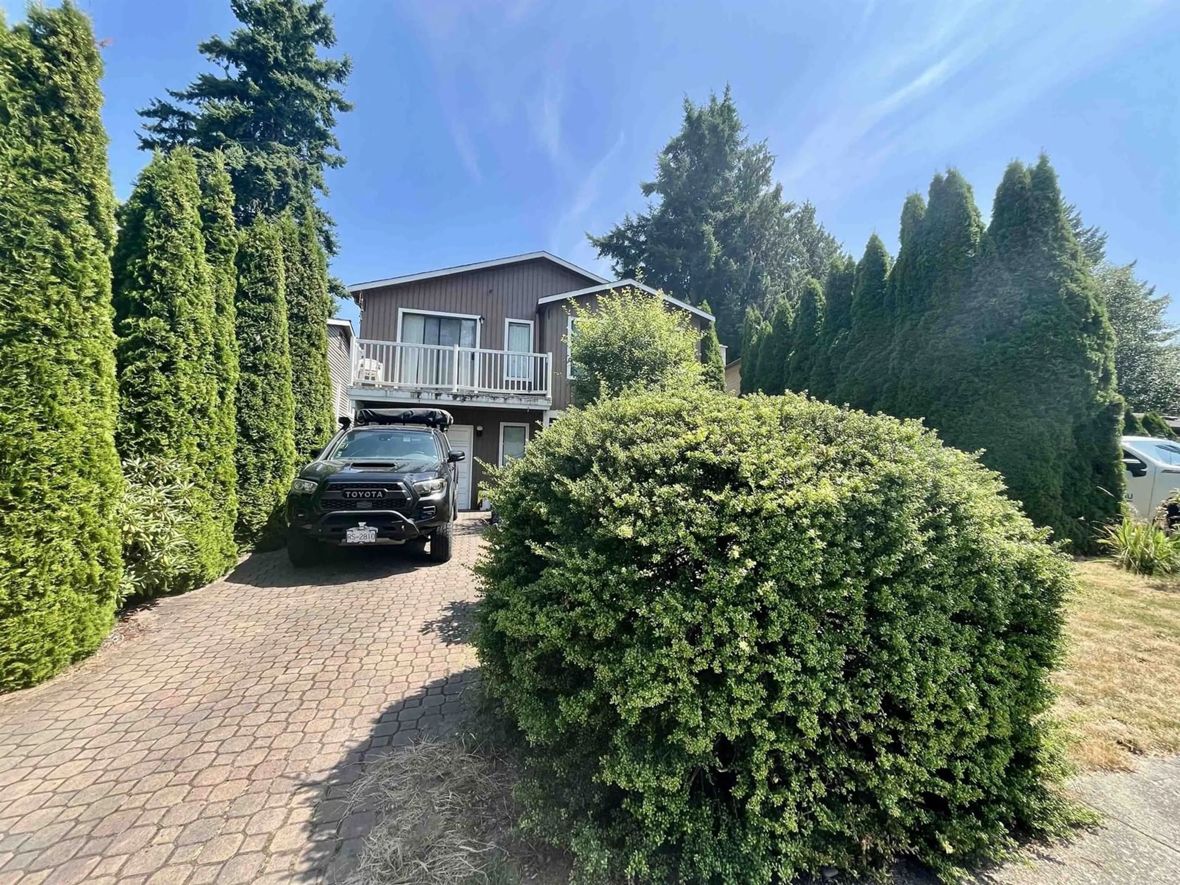 A pic from outside/outdoor area/front of a property/back of a property/a pic from drone, street for 6742 BAKER, Delta British Columbia V4E2V2