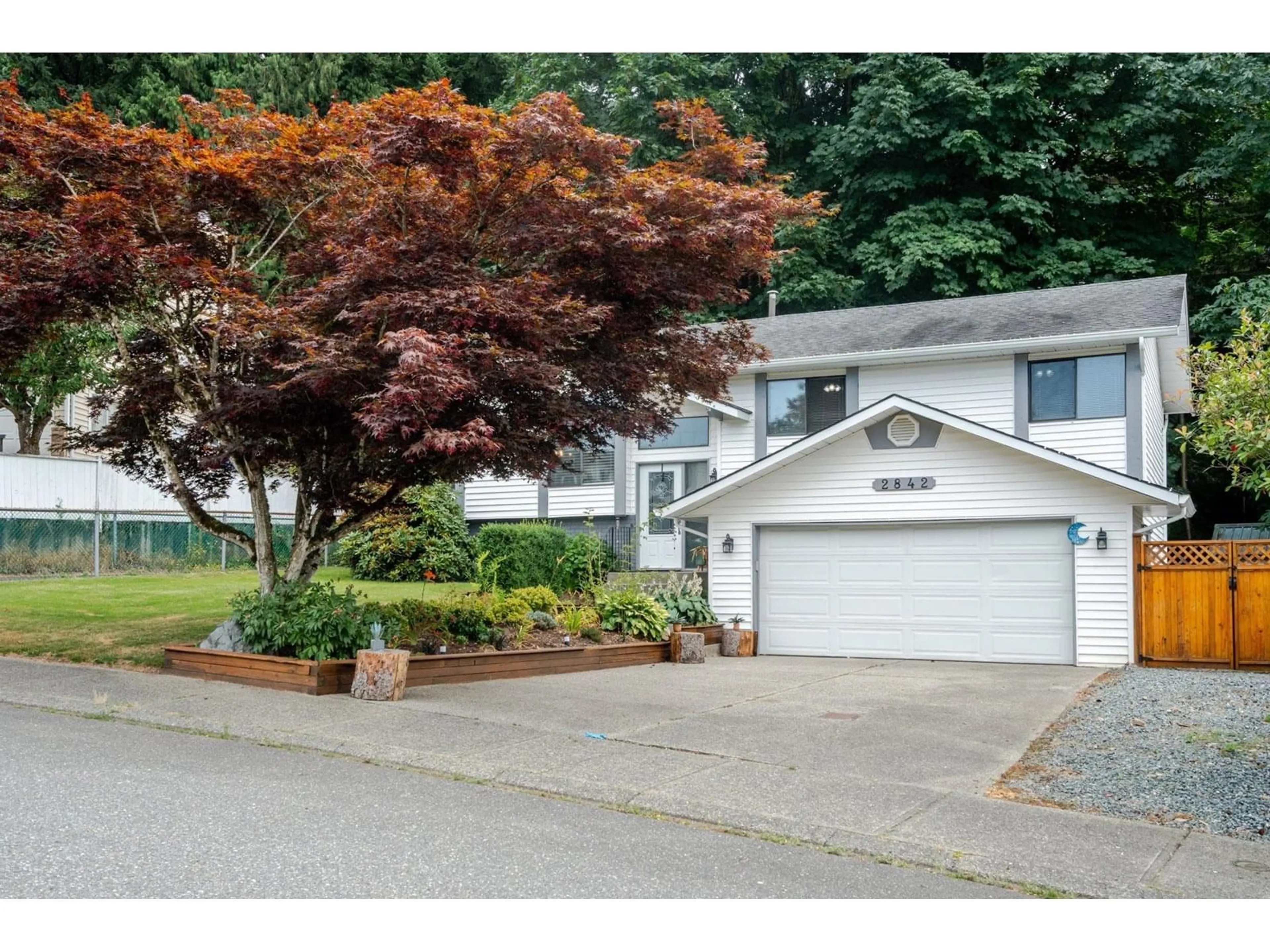Home with vinyl exterior material, street for 2842 GLENSHIEL, Abbotsford British Columbia V3G1G7