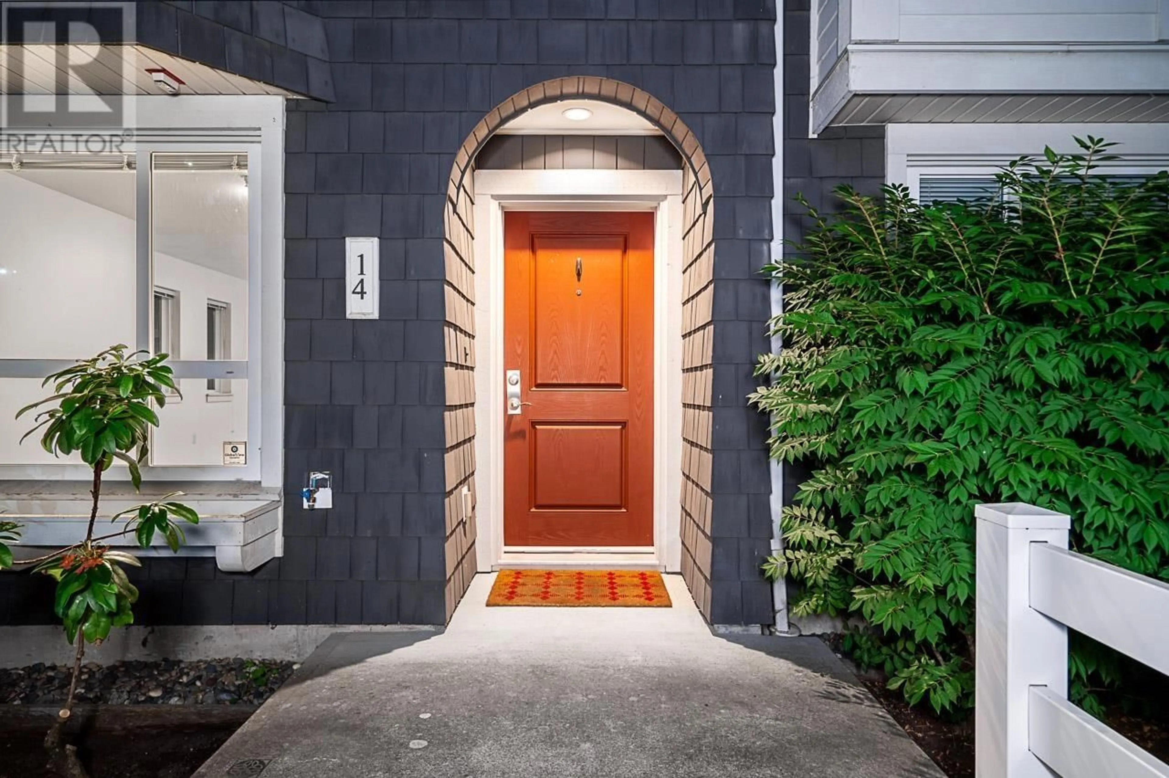 Indoor entryway for 14 - 2418 AVON PLACE, Port Coquitlam British Columbia V3B0C7