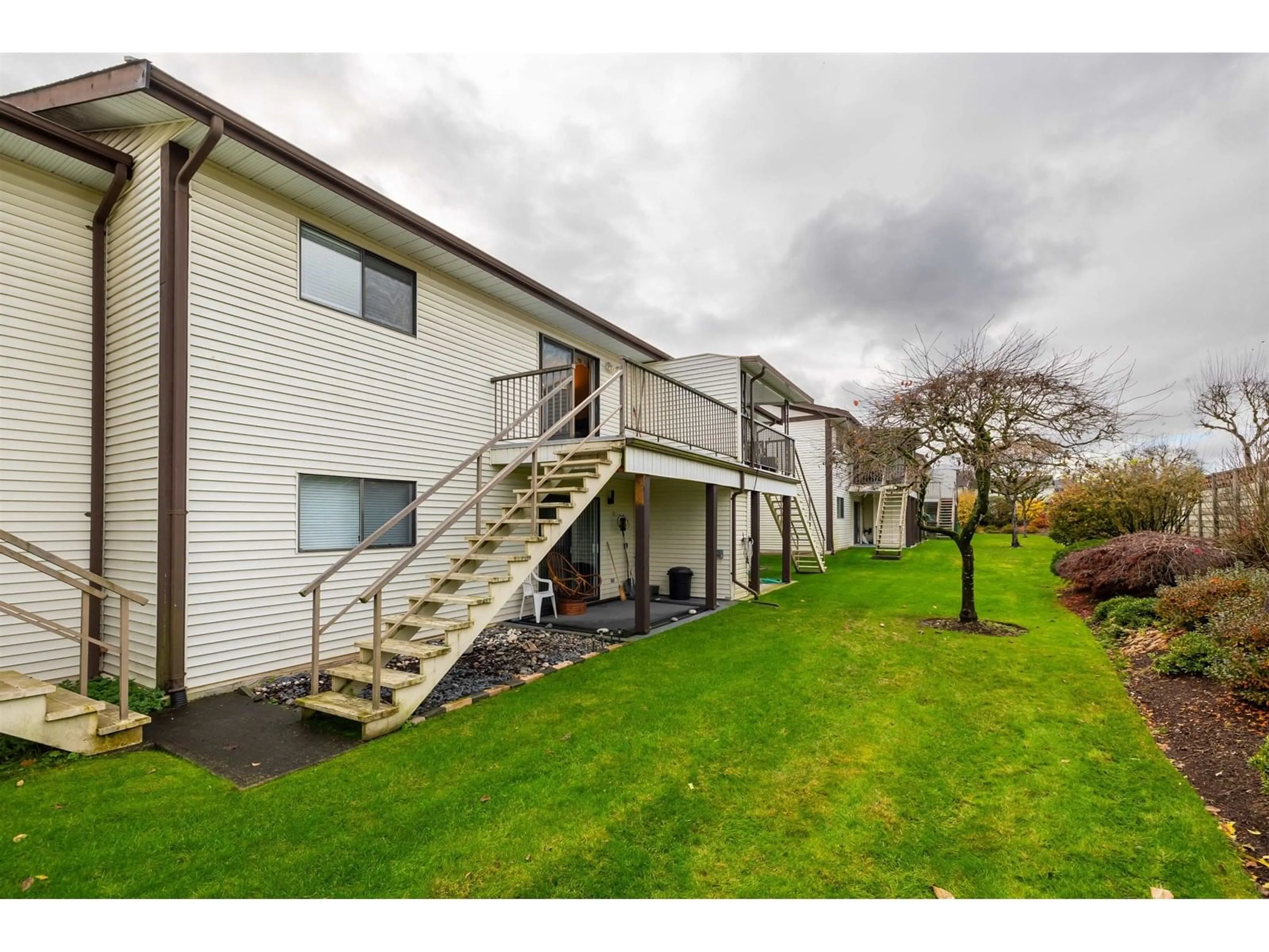 A pic from outside/outdoor area/front of a property/back of a property/a pic from drone, unknown for 23 - 32718 GARIBALDI, Abbotsford British Columbia V2T5T6