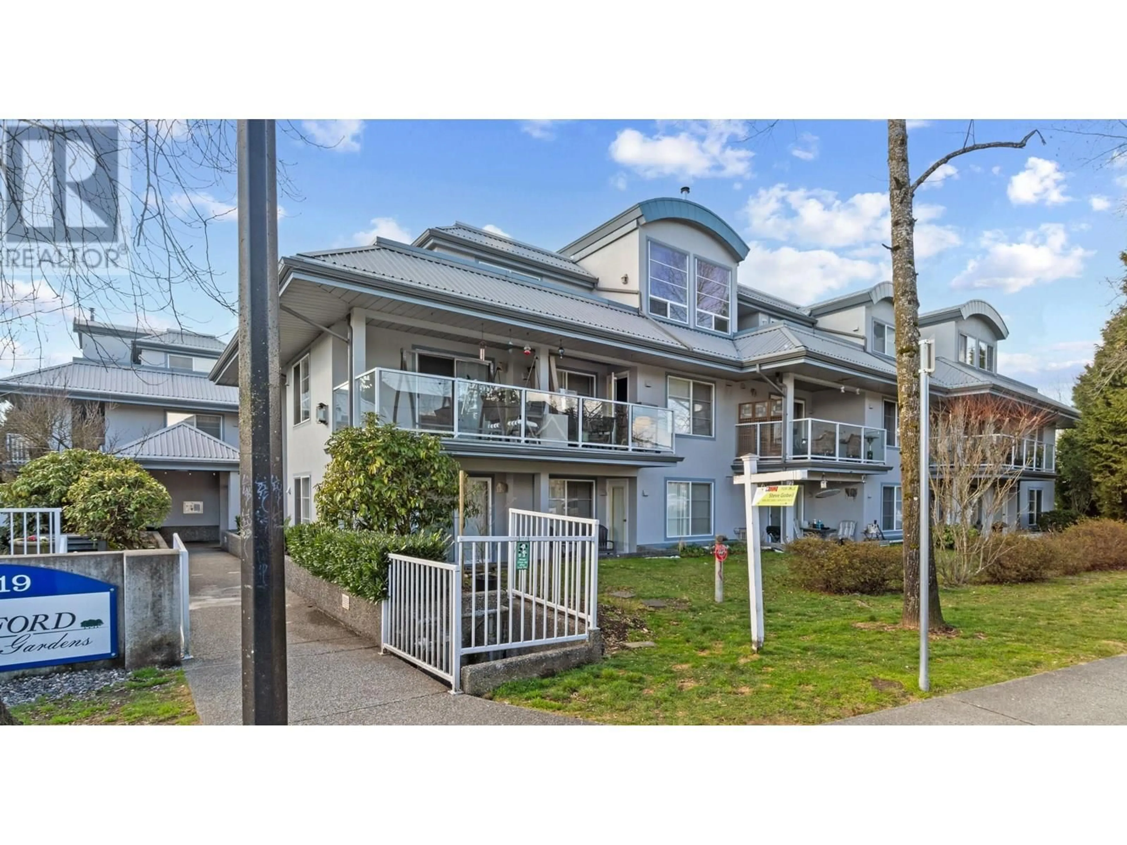 A pic from outside/outdoor area/front of a property/back of a property/a pic from drone, street for 104 - 11519 BURNETT AVENUE, Maple Ridge British Columbia V2X6P3