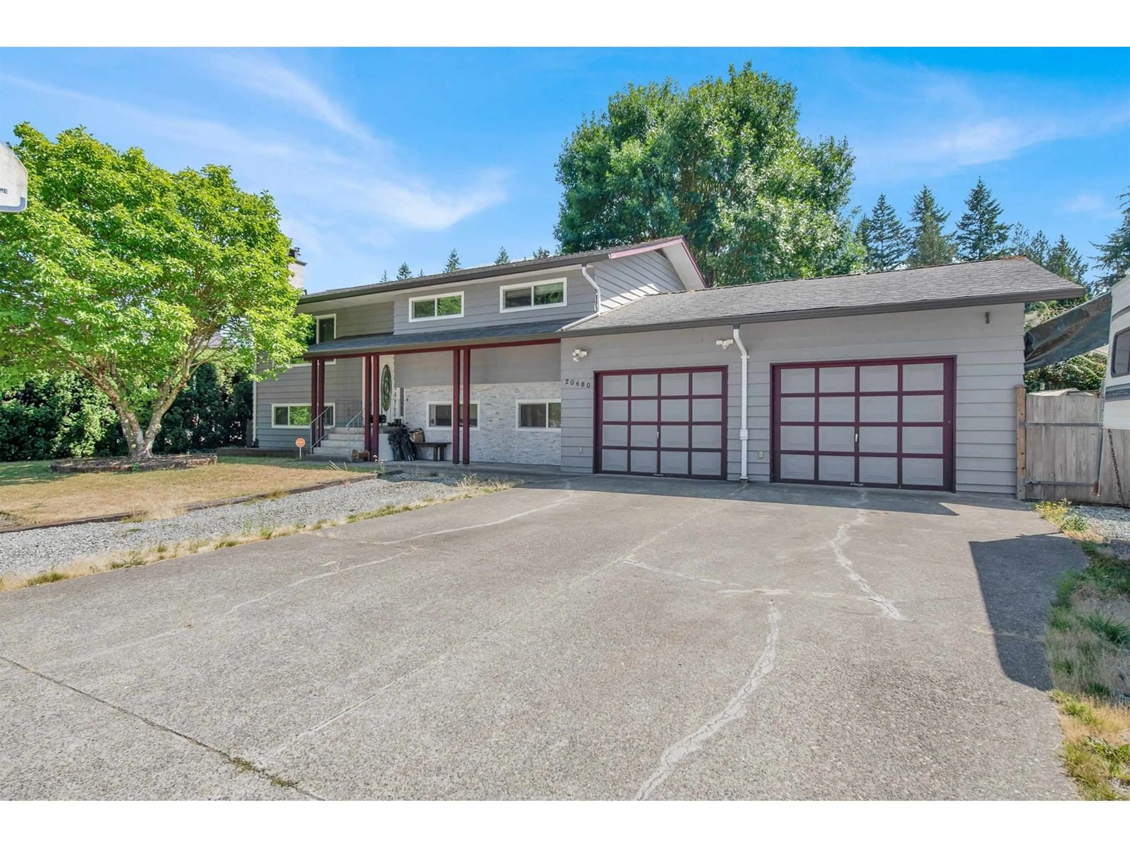 Indoor garage for 20680 44A, Langley British Columbia V3A3E9