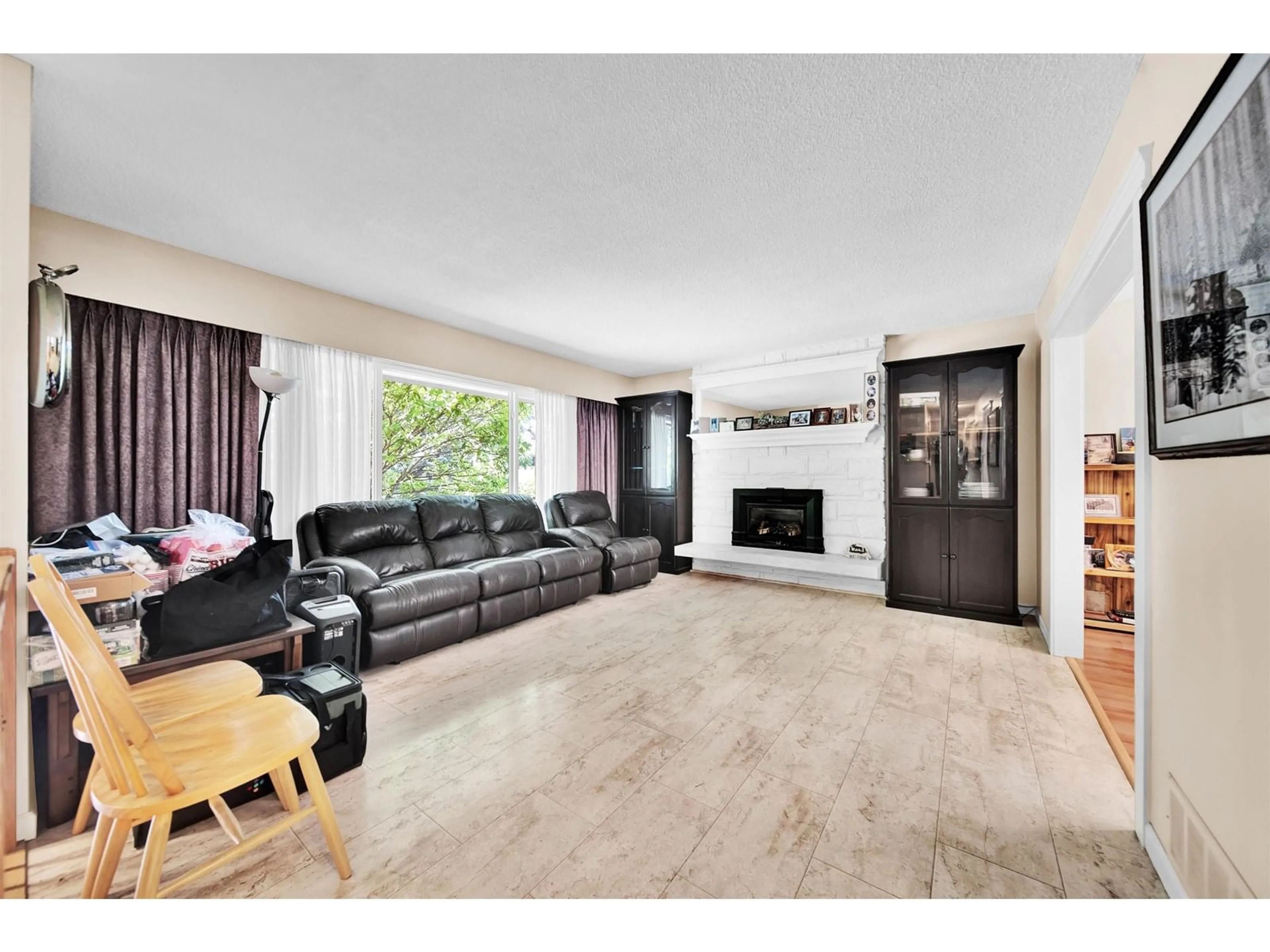 Living room with furniture, unknown for 20680 44A, Langley British Columbia V3A3E9
