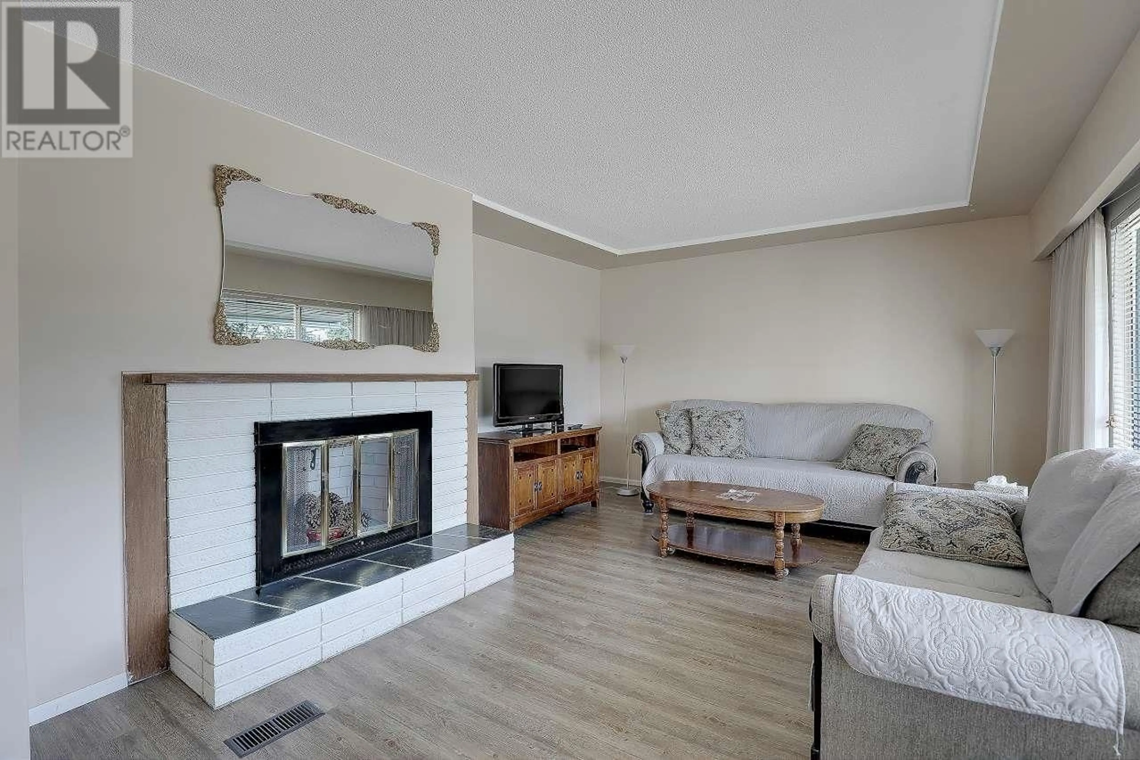 Living room with furniture, wood/laminate floor for 6407 LOUGHEED HIGHWAY, Burnaby British Columbia V3B3A1