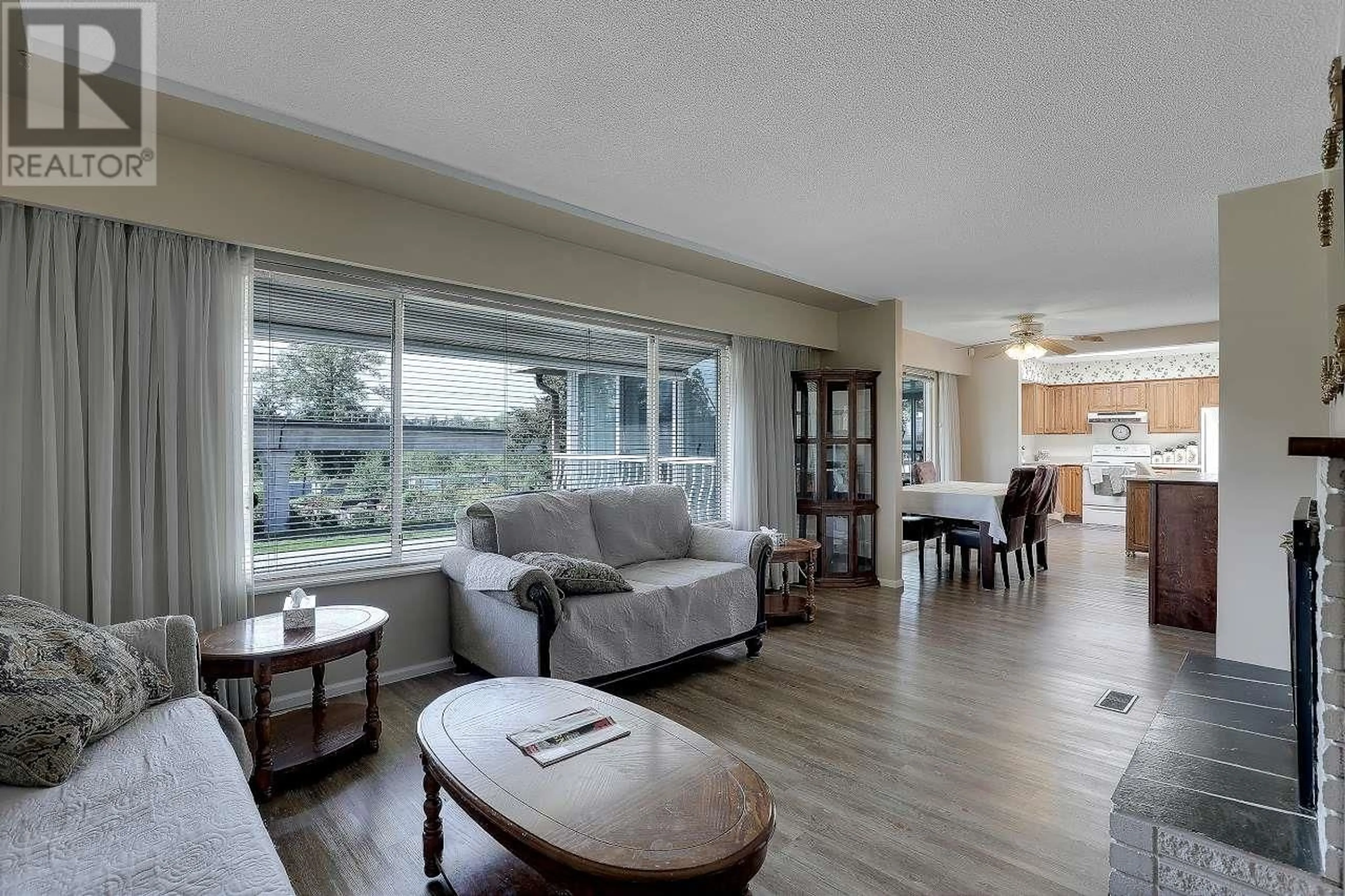 Living room with furniture, unknown for 6407 LOUGHEED HIGHWAY, Burnaby British Columbia V3B3A1