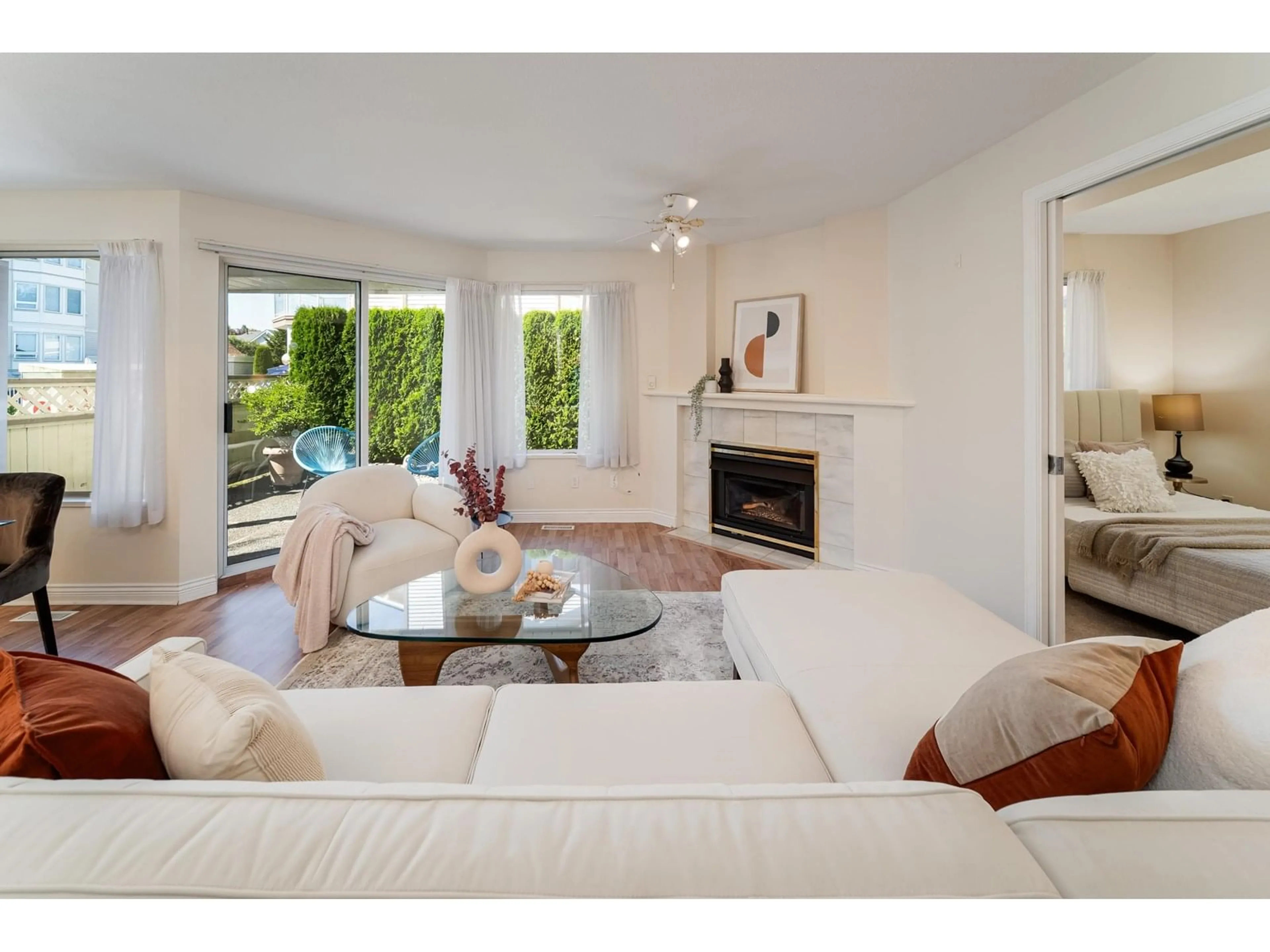 Living room with furniture, unknown for 19 - 9259 122, Surrey British Columbia V3V7R3