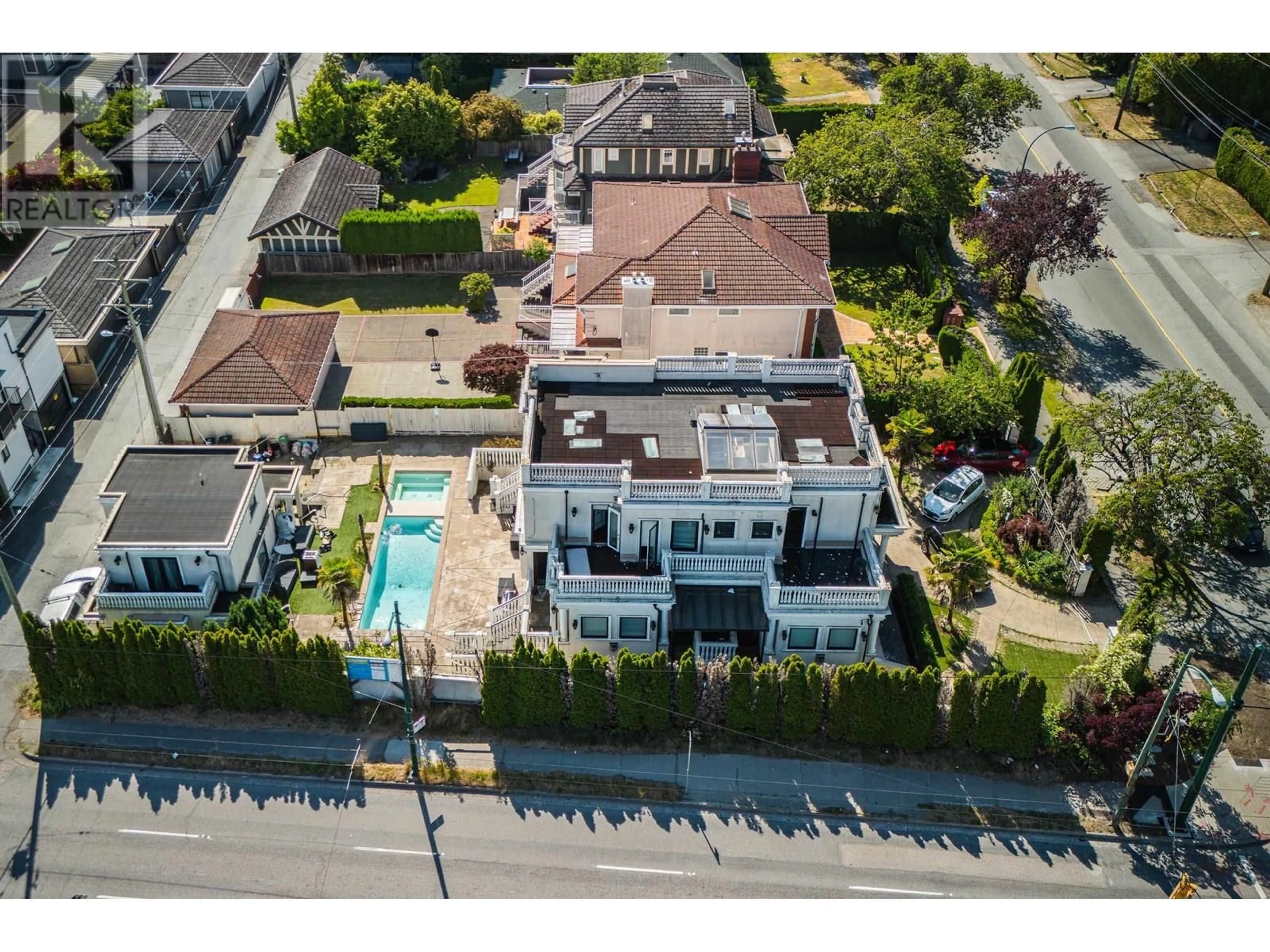 A pic from outside/outdoor area/front of a property/back of a property/a pic from drone, street for 1010 57TH AVENUE, Vancouver British Columbia V6P1S5