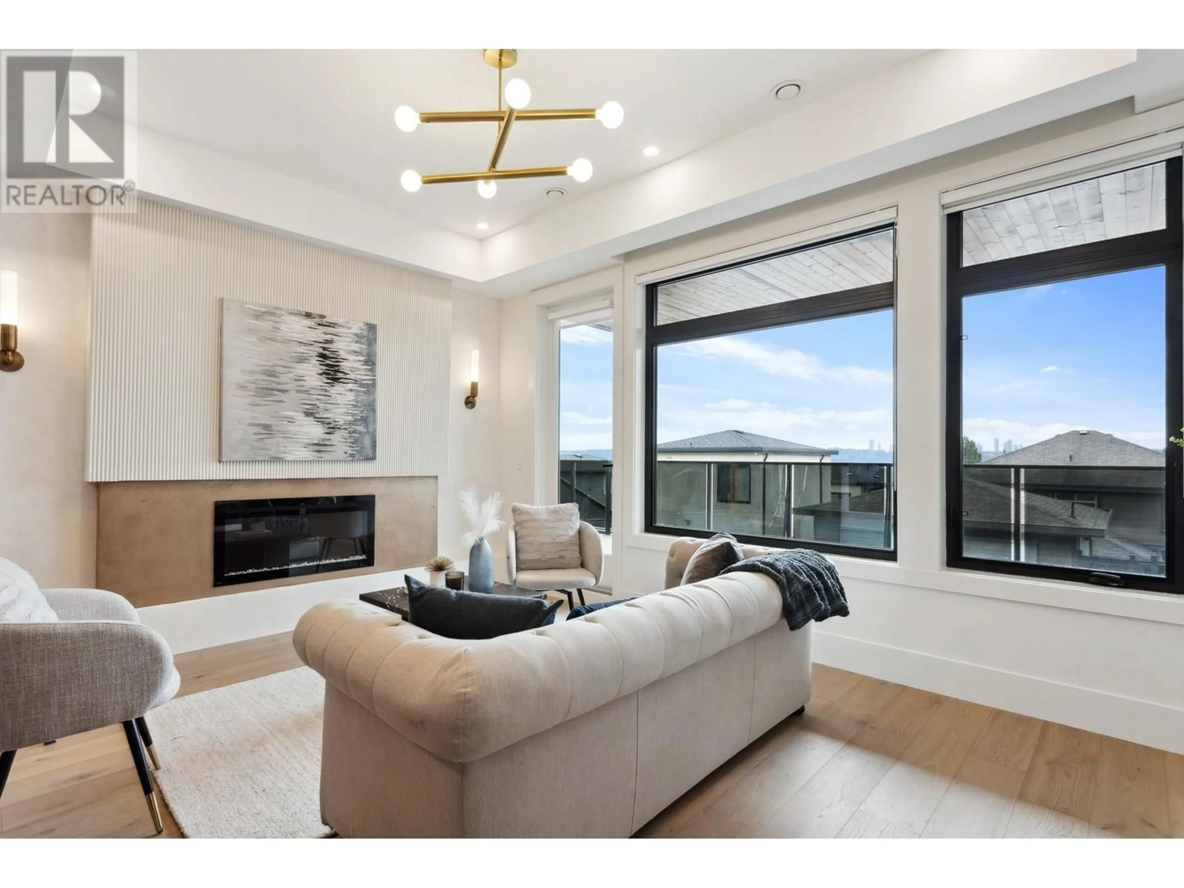 Living room with furniture, unknown for 104 - 1038 DELESTRE AVENUE, Coquitlam British Columbia V3K2H2