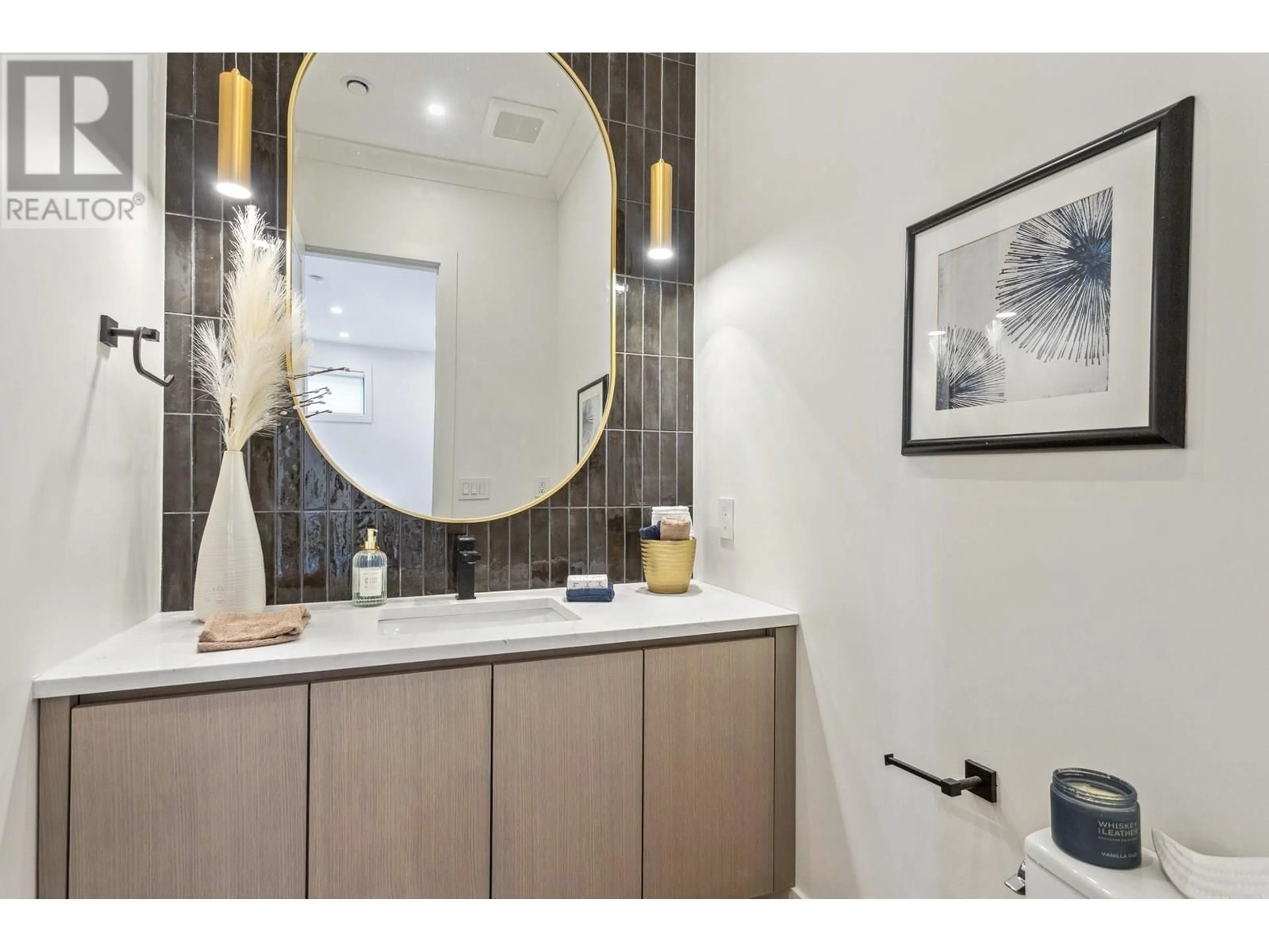 Contemporary bathroom, ceramic/tile floor for 104 - 1038 DELESTRE AVENUE, Coquitlam British Columbia V3K2H2