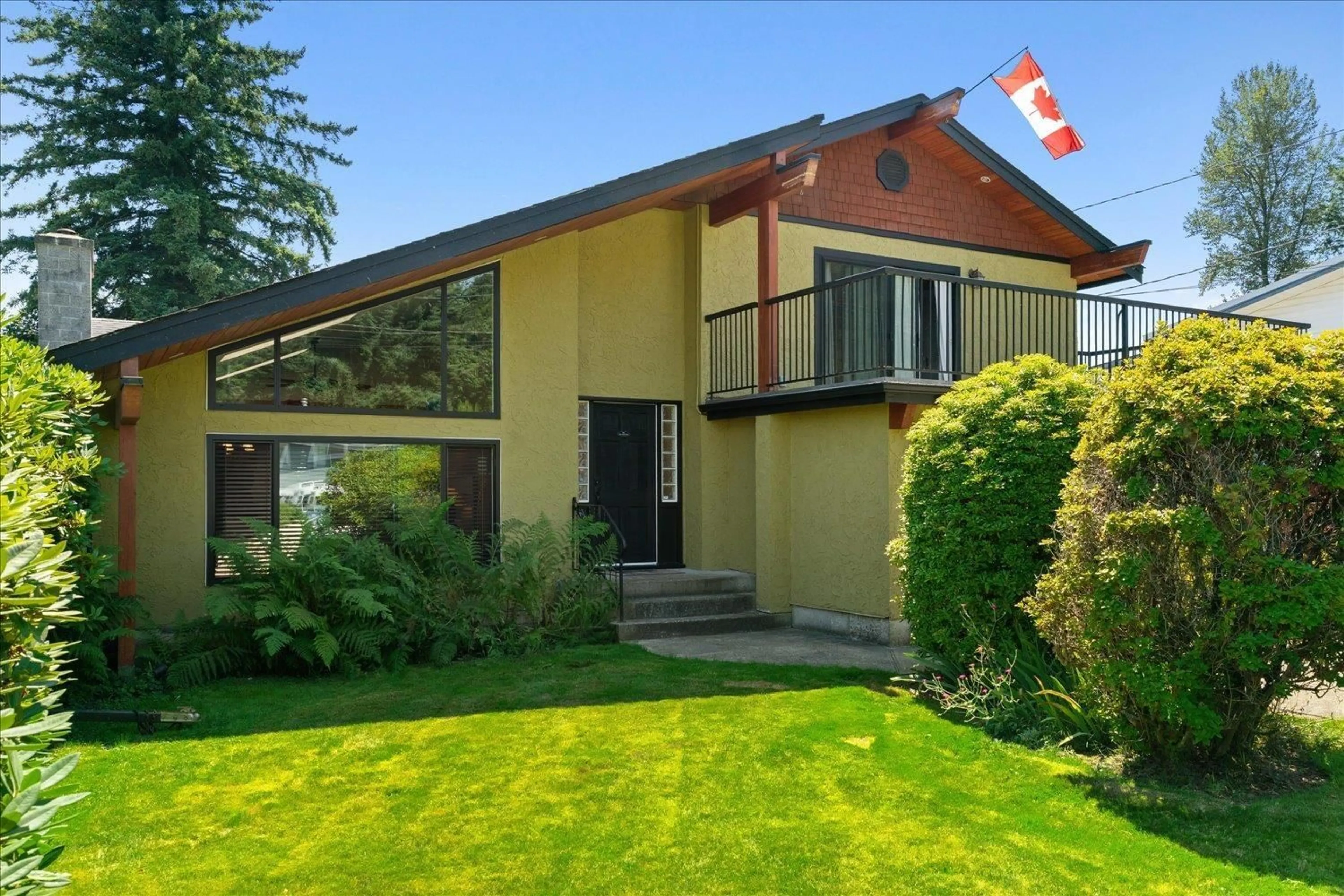 Home with vinyl exterior material, street for 34970 DOUGLAS, Mission British Columbia V2V5V6