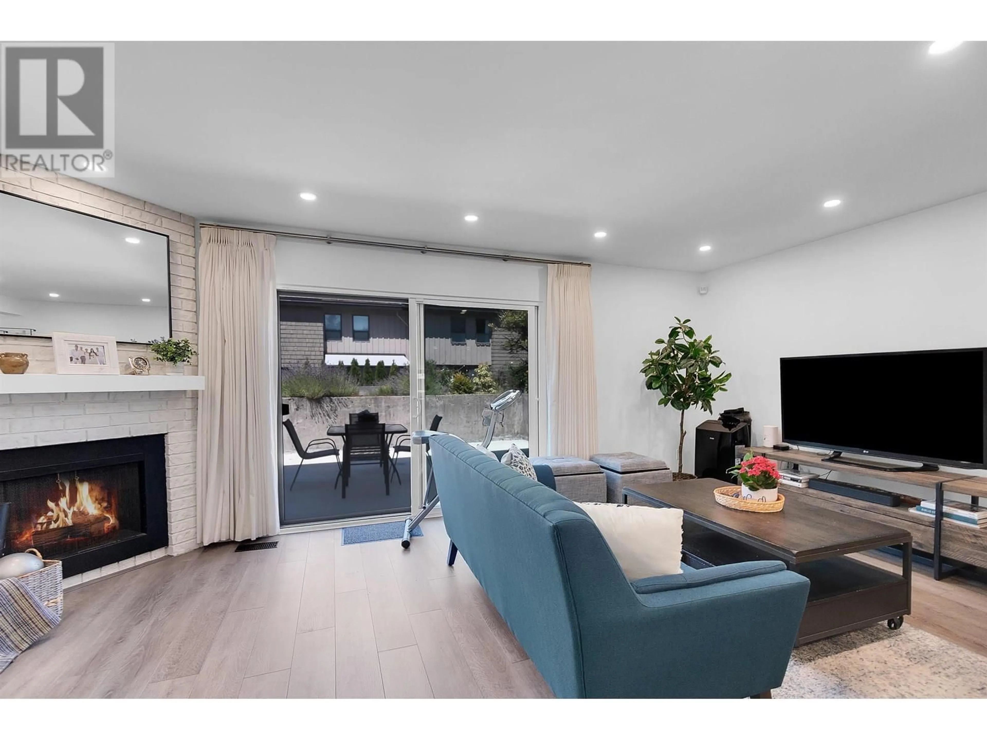 Living room with furniture, unknown for 94 - 3180 58TH AVENUE, Vancouver British Columbia V5S3S8