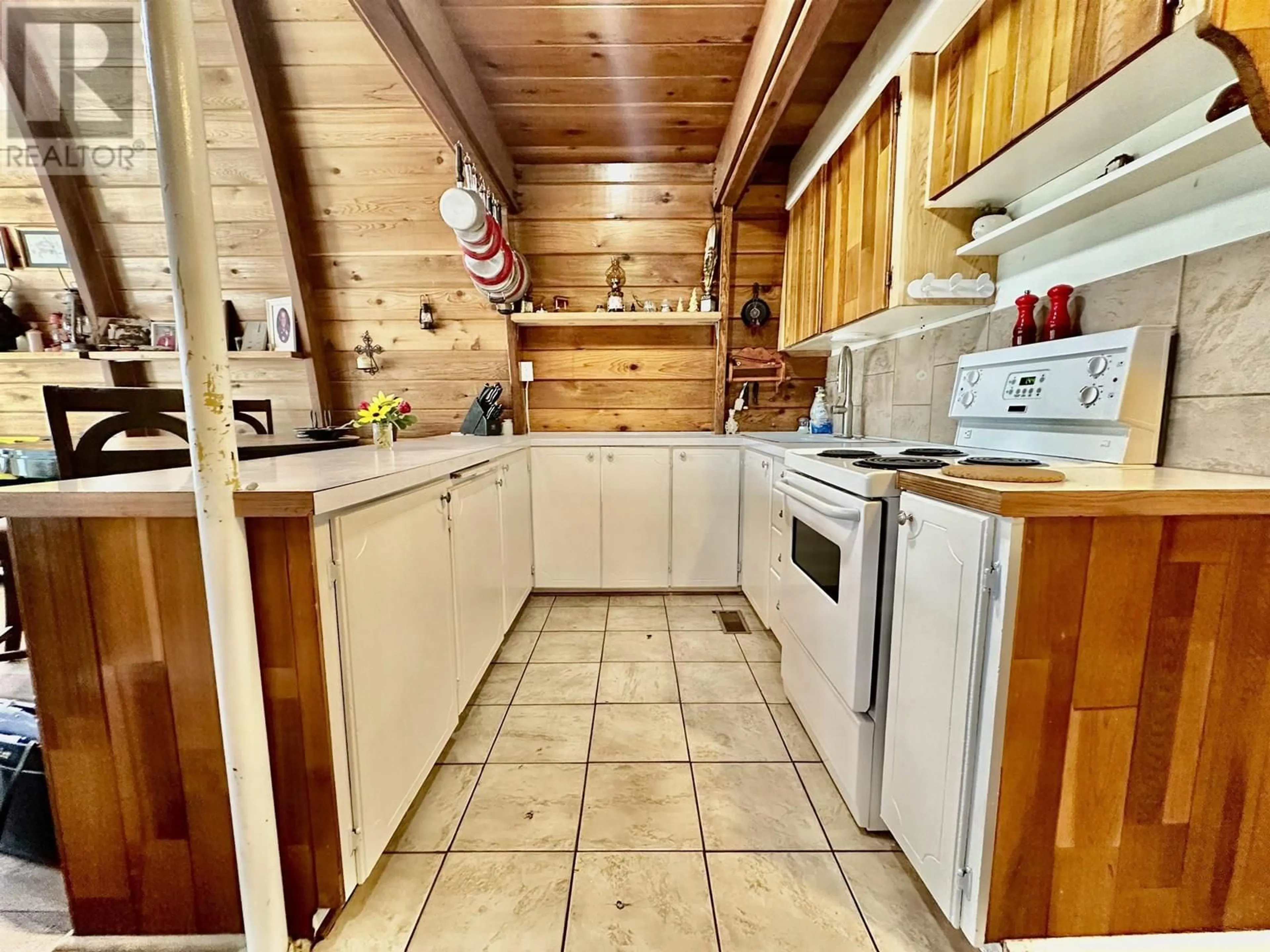 Standard kitchen, unknown for 4772 KITWANGA DRIVE, 108 Mile Ranch British Columbia V0K2Z0