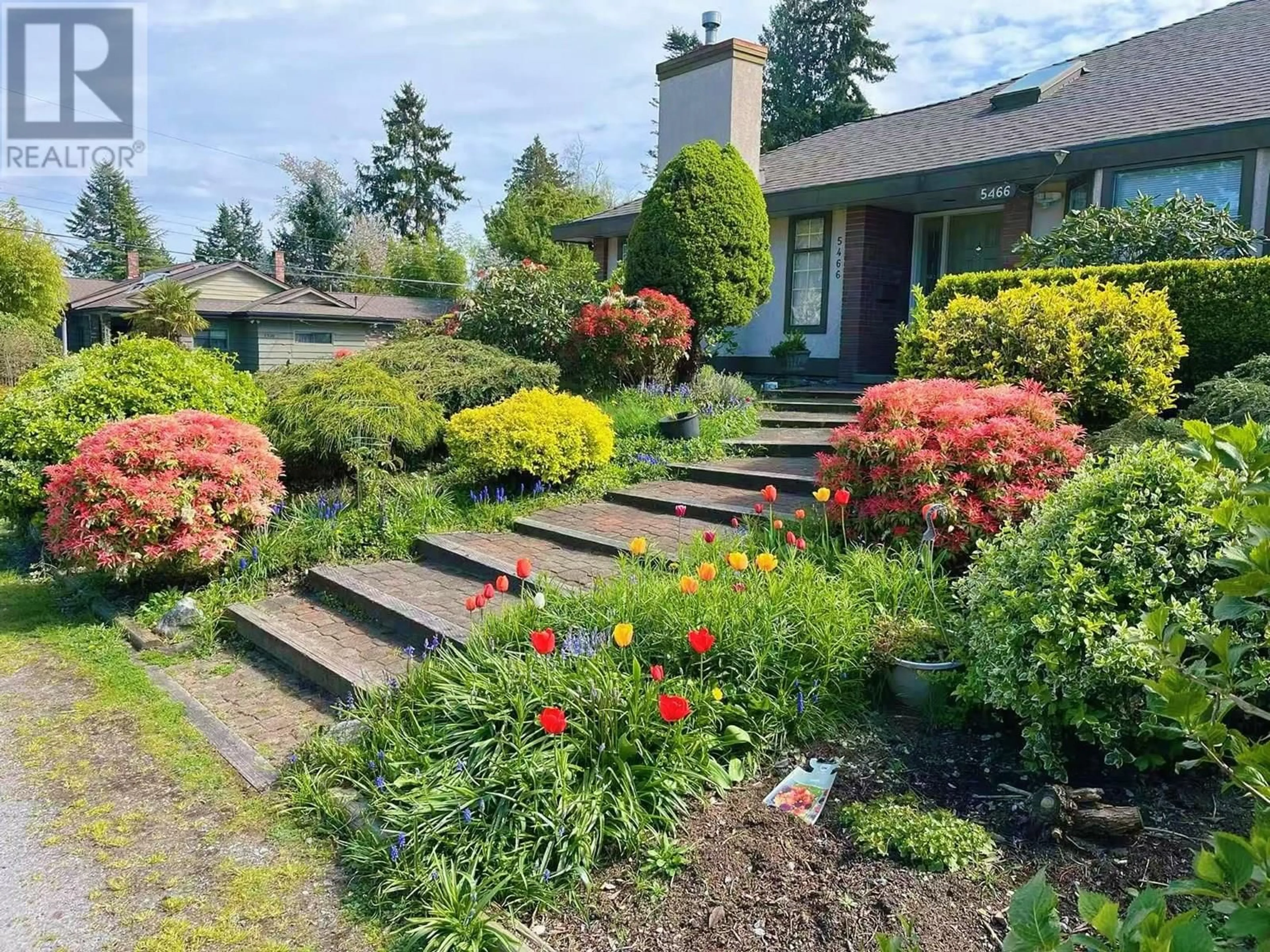 A pic from outside/outdoor area/front of a property/back of a property/a pic from drone, unknown for 5466 15B AVENUE, Delta British Columbia V4M2G9
