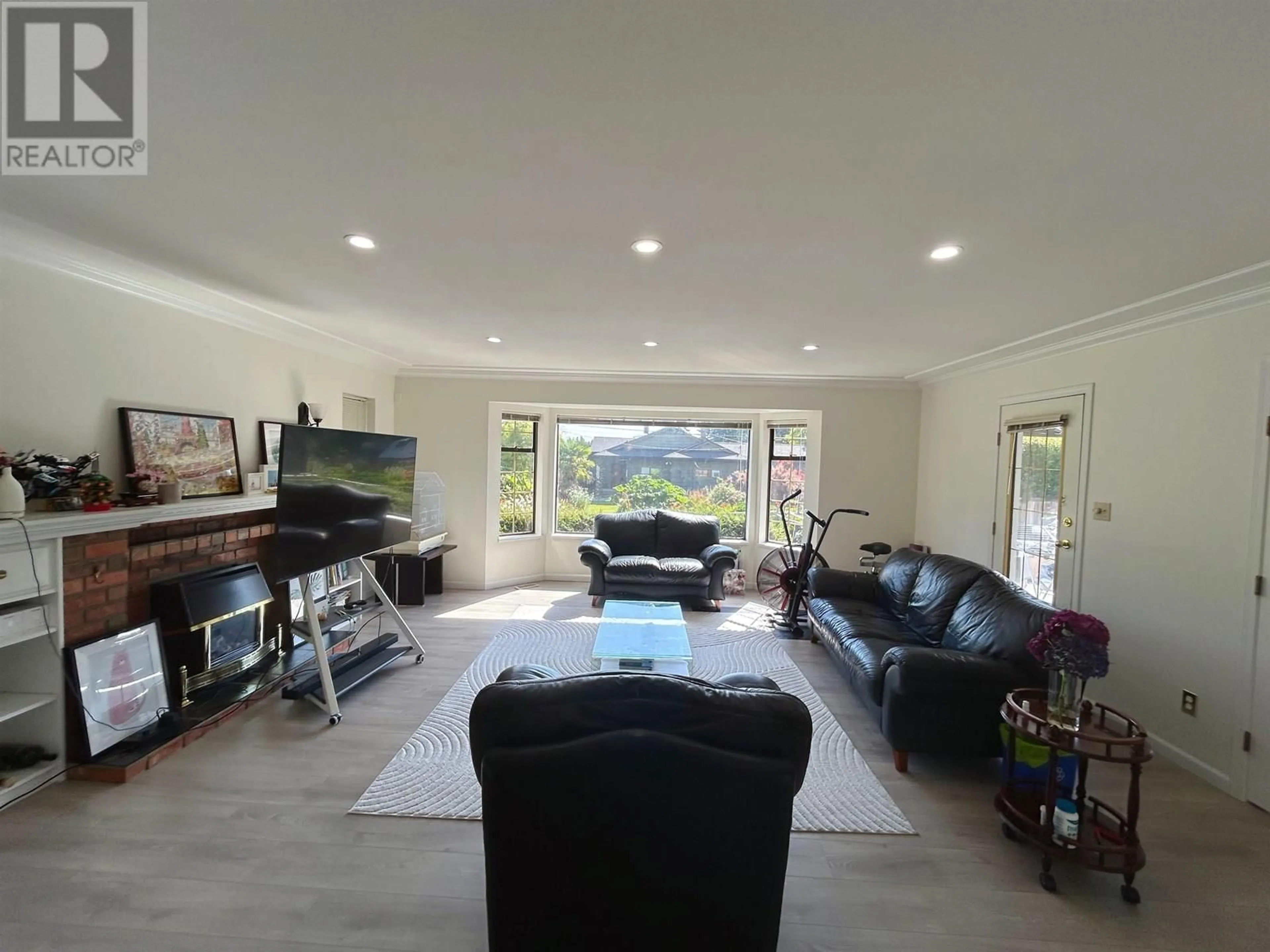 Living room with furniture, unknown for 5466 15B AVENUE, Delta British Columbia V4M2G9