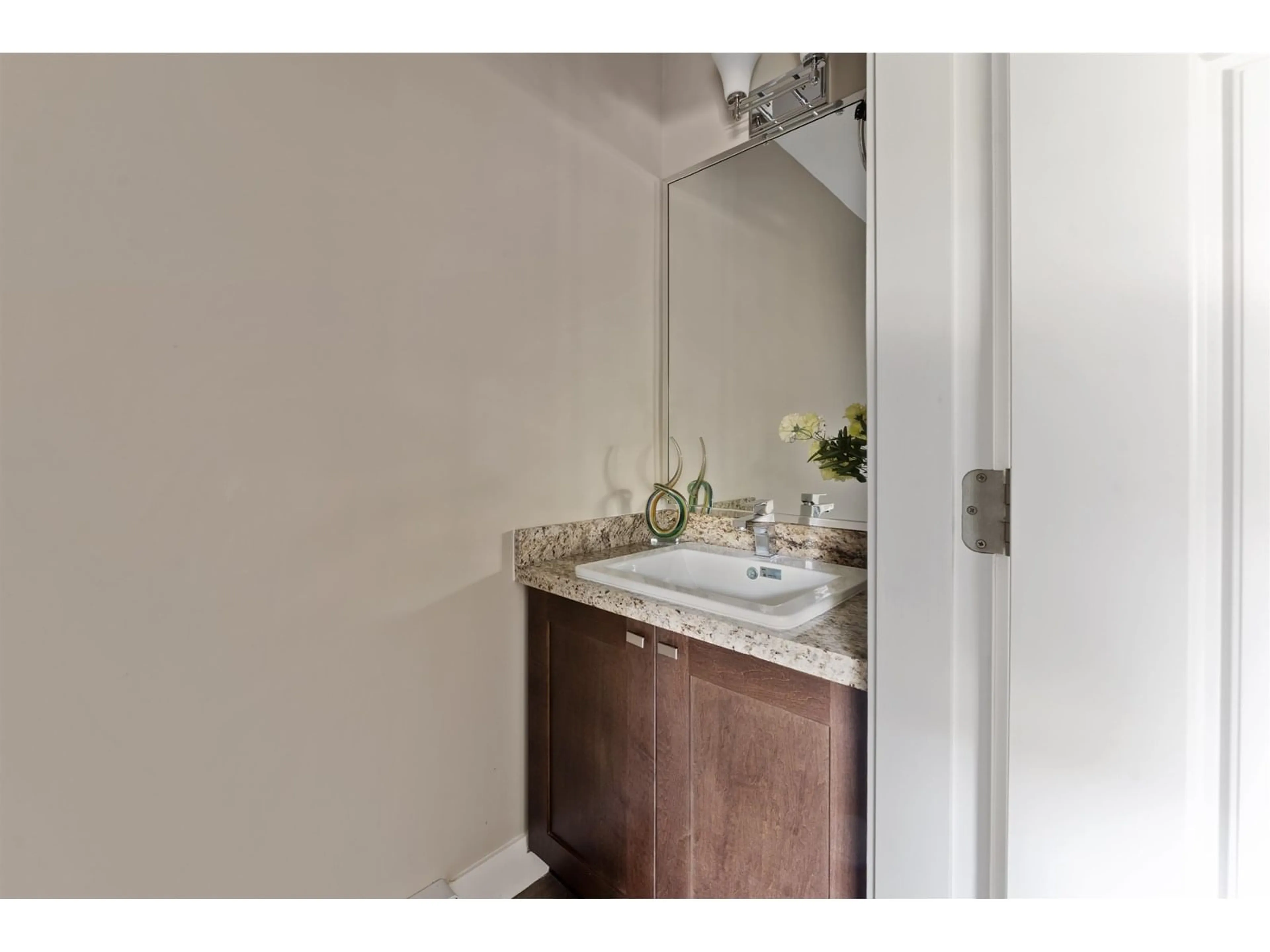 Standard bathroom, unknown for 12 - 12092 70, Surrey British Columbia V3W1A6