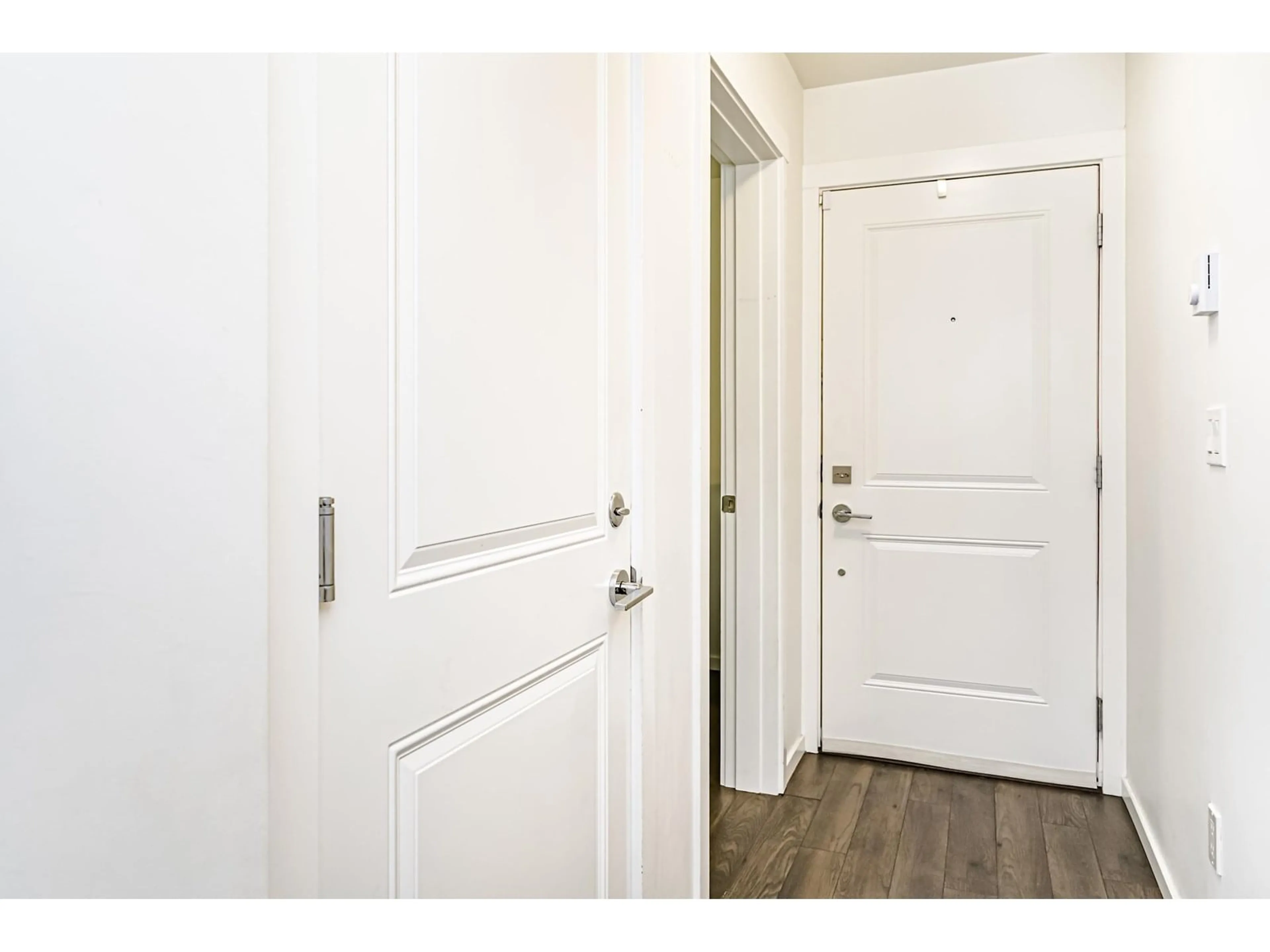 Indoor entryway for 43 - 15340 GUILDFORD DRIVE, Surrey British Columbia V3R0C9