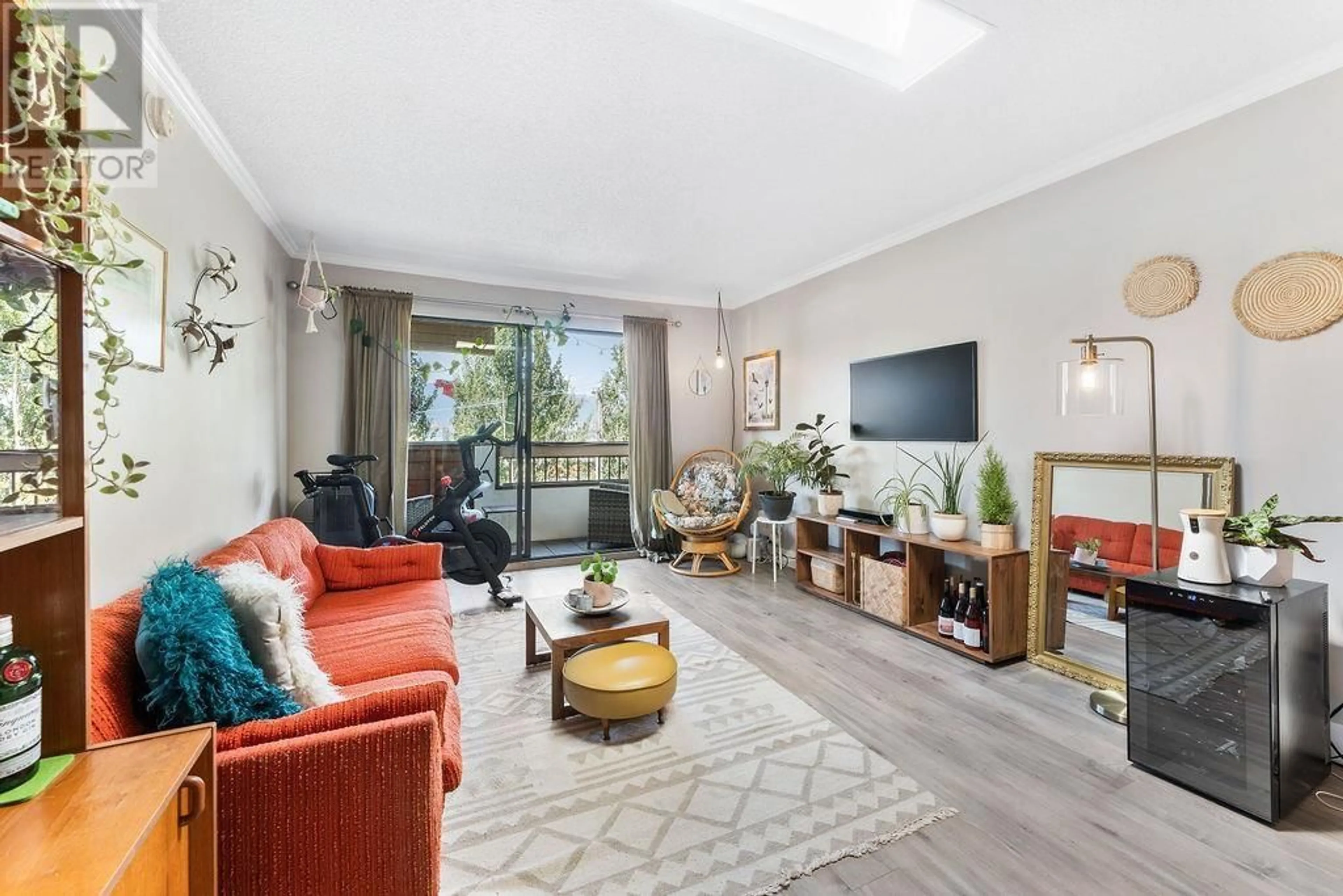 Living room with furniture, unknown for 305 - 440 5TH AVENUE, Vancouver British Columbia V5T1N5