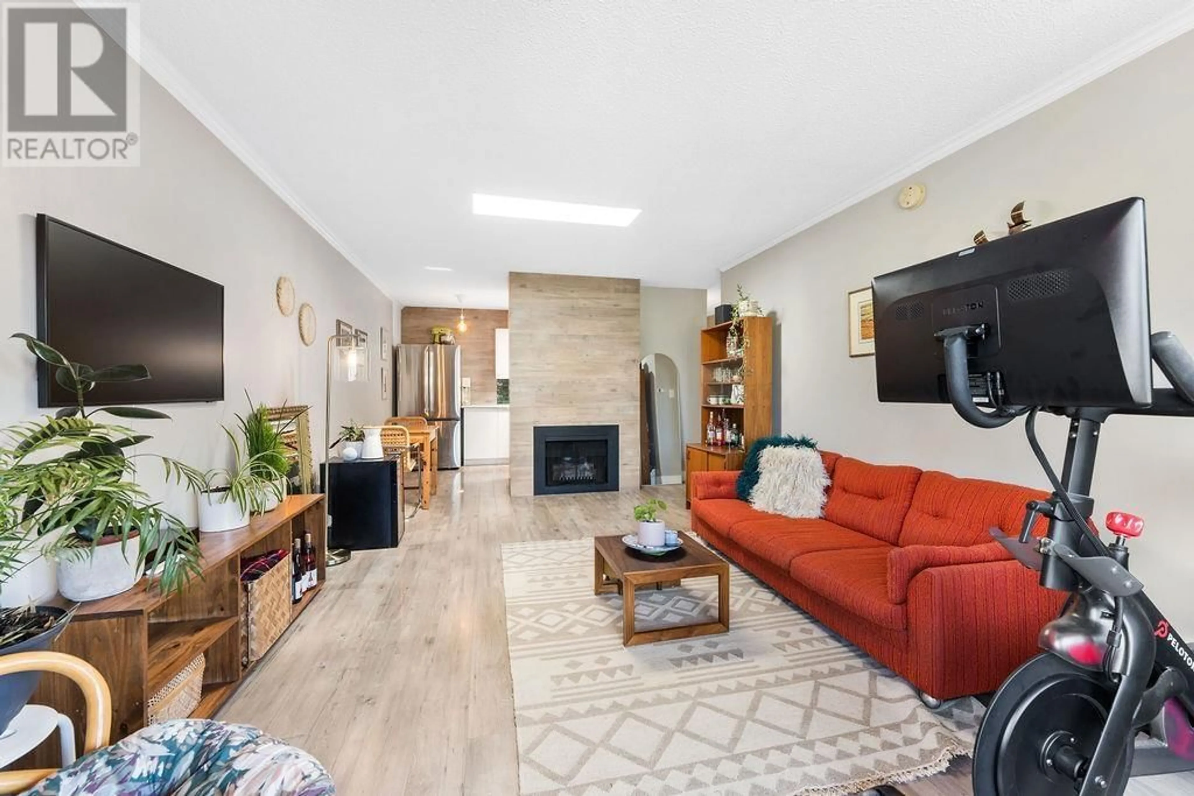 Living room with furniture, unknown for 305 - 440 5TH AVENUE, Vancouver British Columbia V5T1N5
