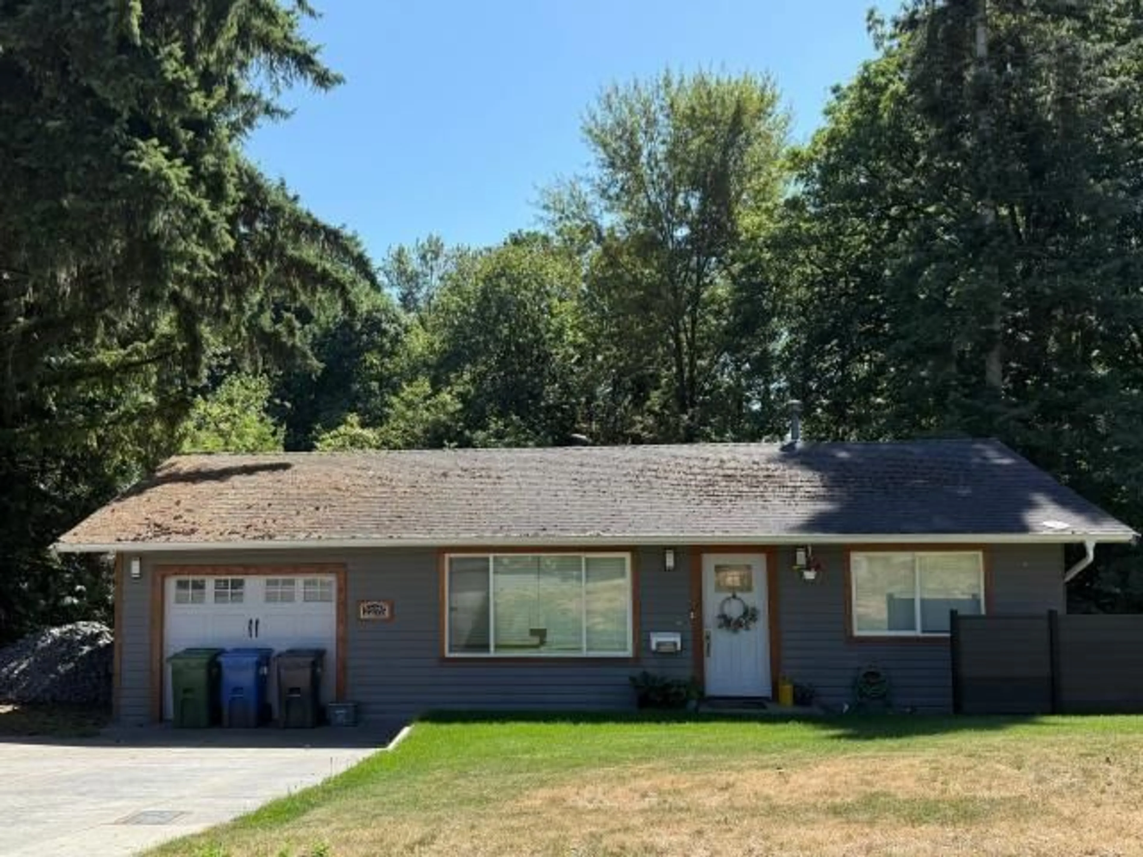 Home with vinyl exterior material, unknown for 2275 MIDAS, Abbotsford British Columbia V2S4P9