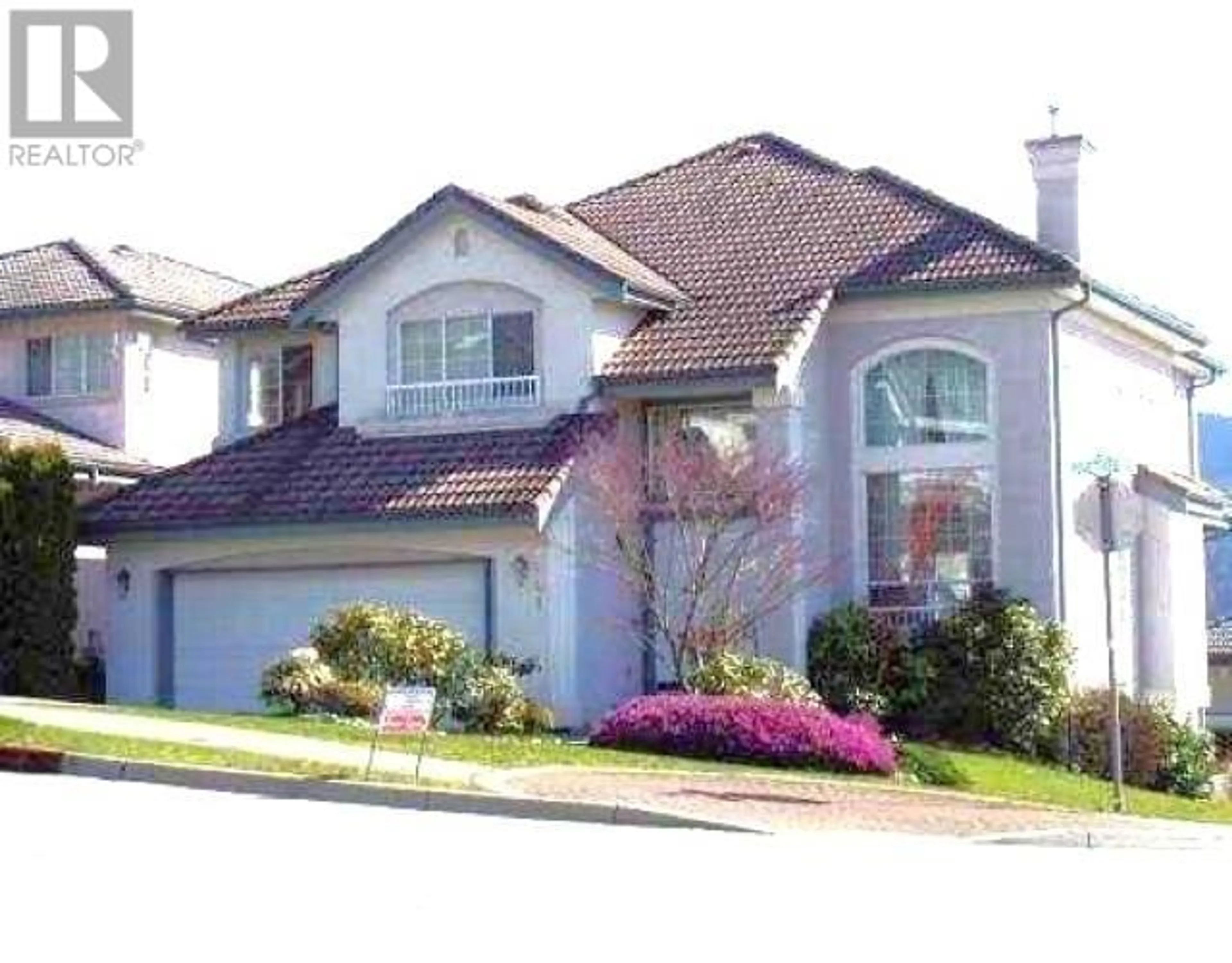 Home with vinyl exterior material, street for 1601 PINETREE WAY, Coquitlam British Columbia V3E3C4