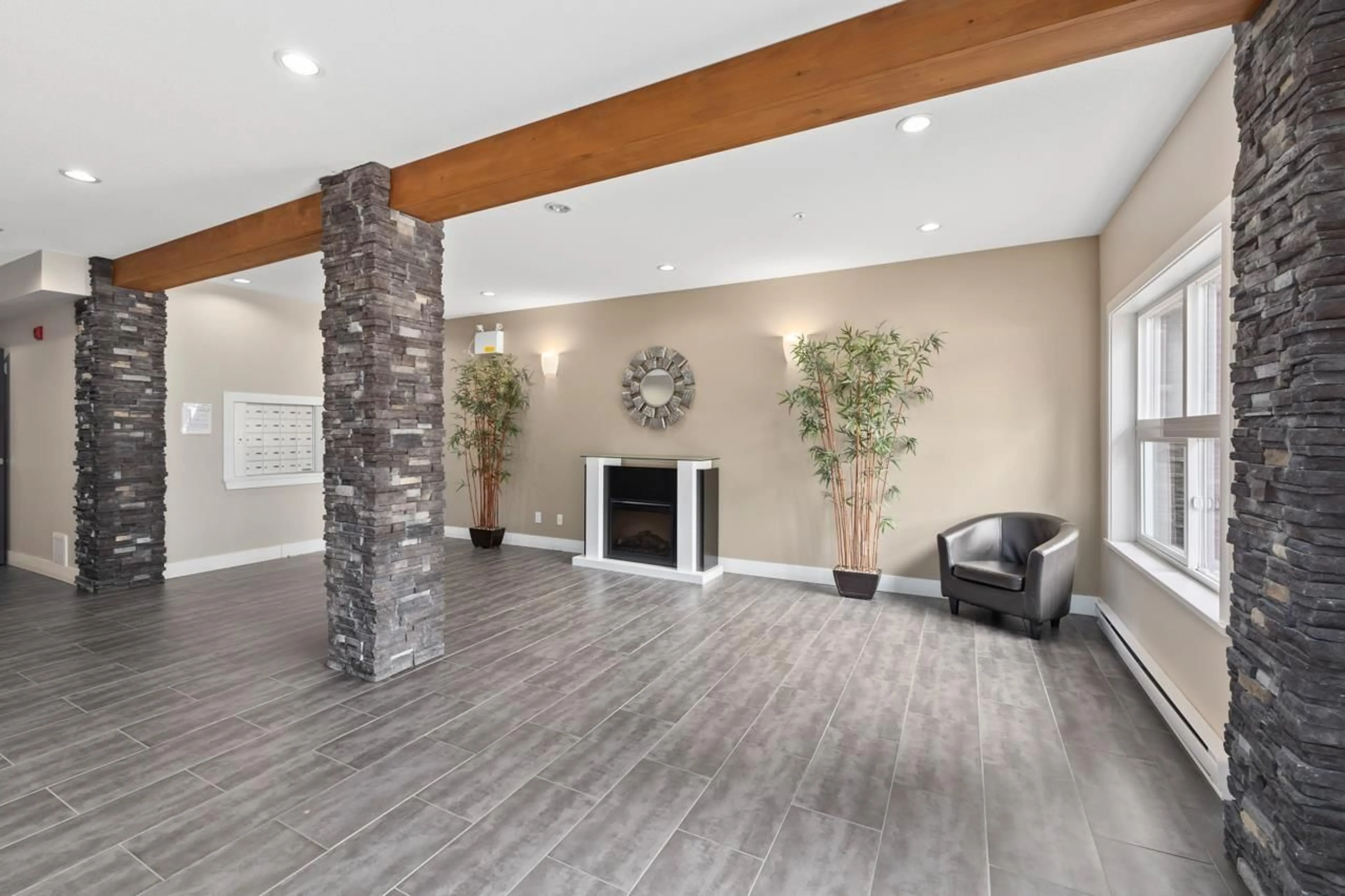 Indoor foyer for 204 - 20630 DOUGLAS, Langley British Columbia V3A4B8