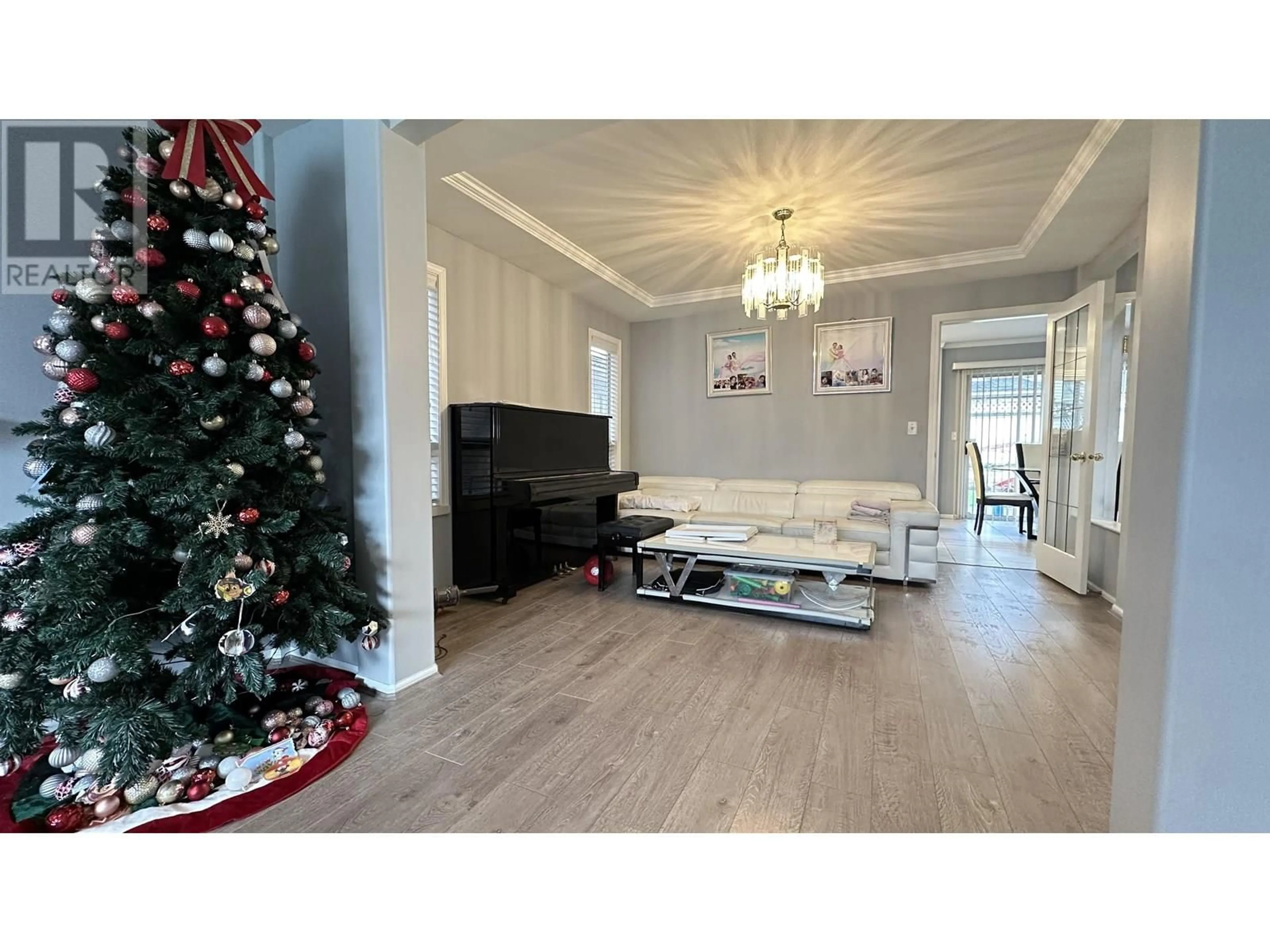 Living room with furniture, wood/laminate floor for 3638 KILBY COURT, Richmond British Columbia V6X3M9