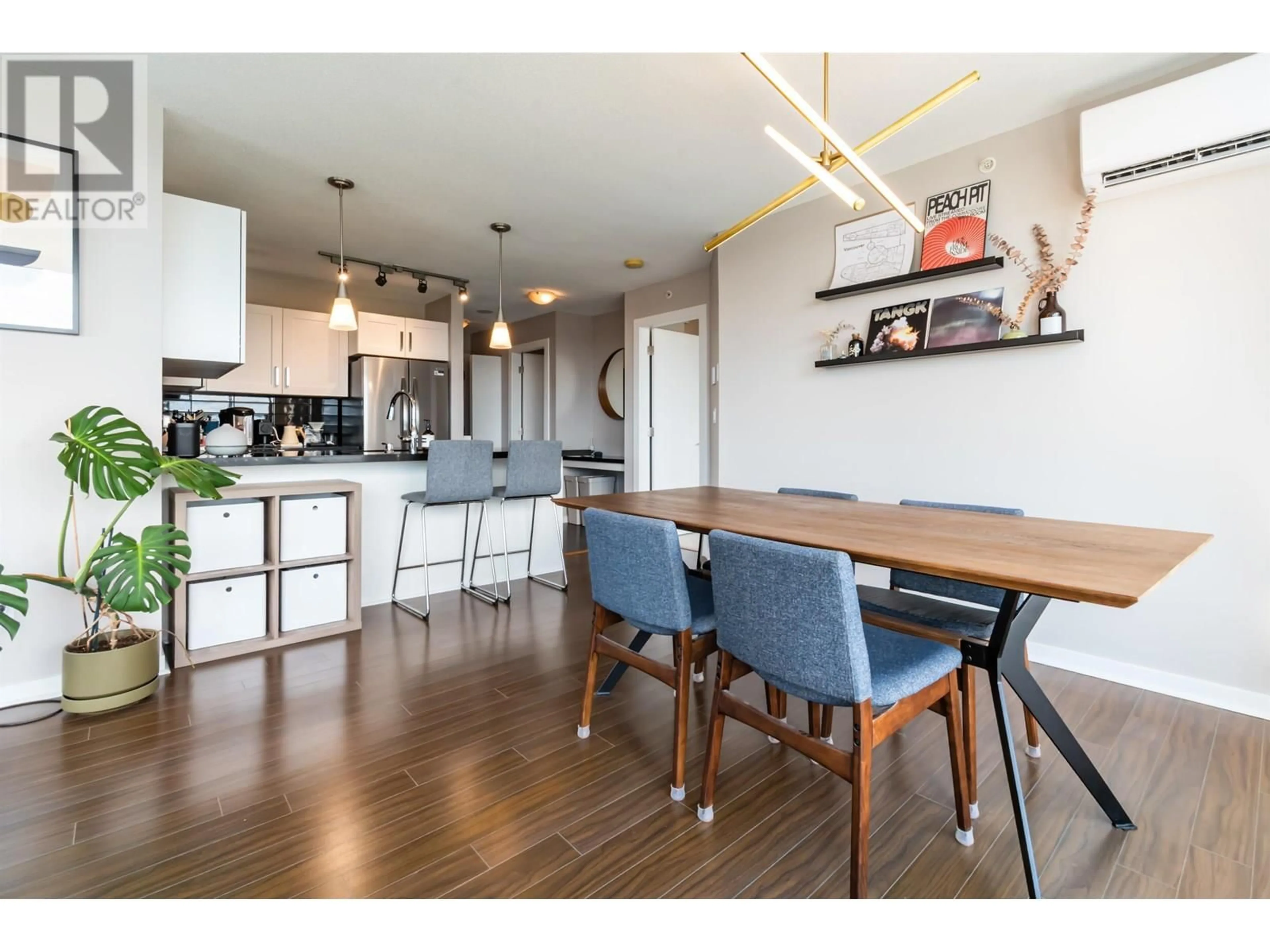 Open concept kitchen, wood/laminate floor for 1808 - 2133 DOUGLAS ROAD, Burnaby British Columbia V5C0E9