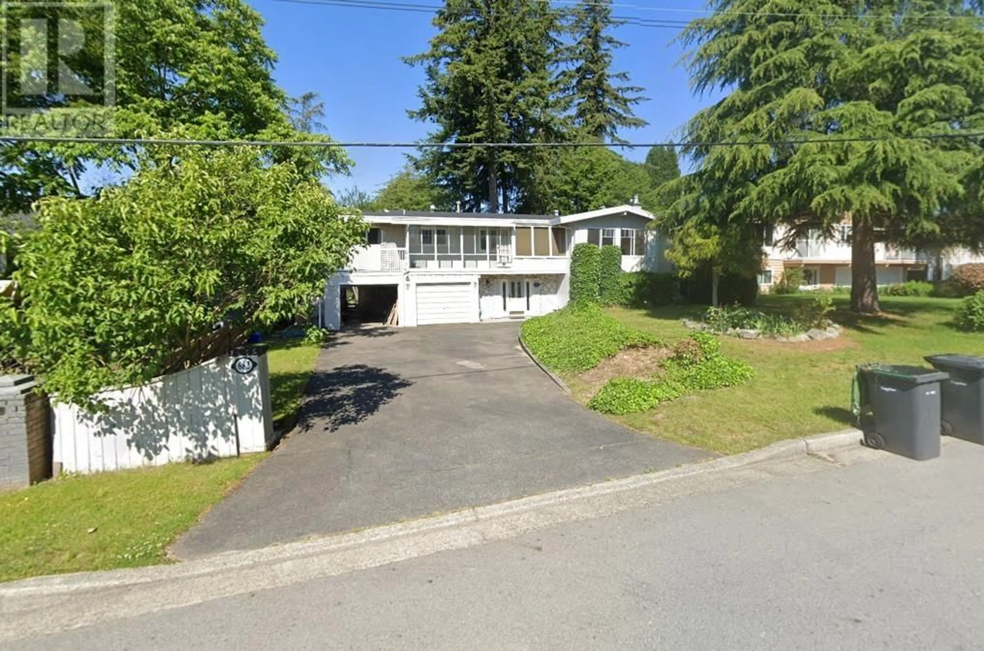 A pic from outside/outdoor area/front of a property/back of a property/a pic from drone, street for 682 FOLSOM STREET, Coquitlam British Columbia V3J5A5