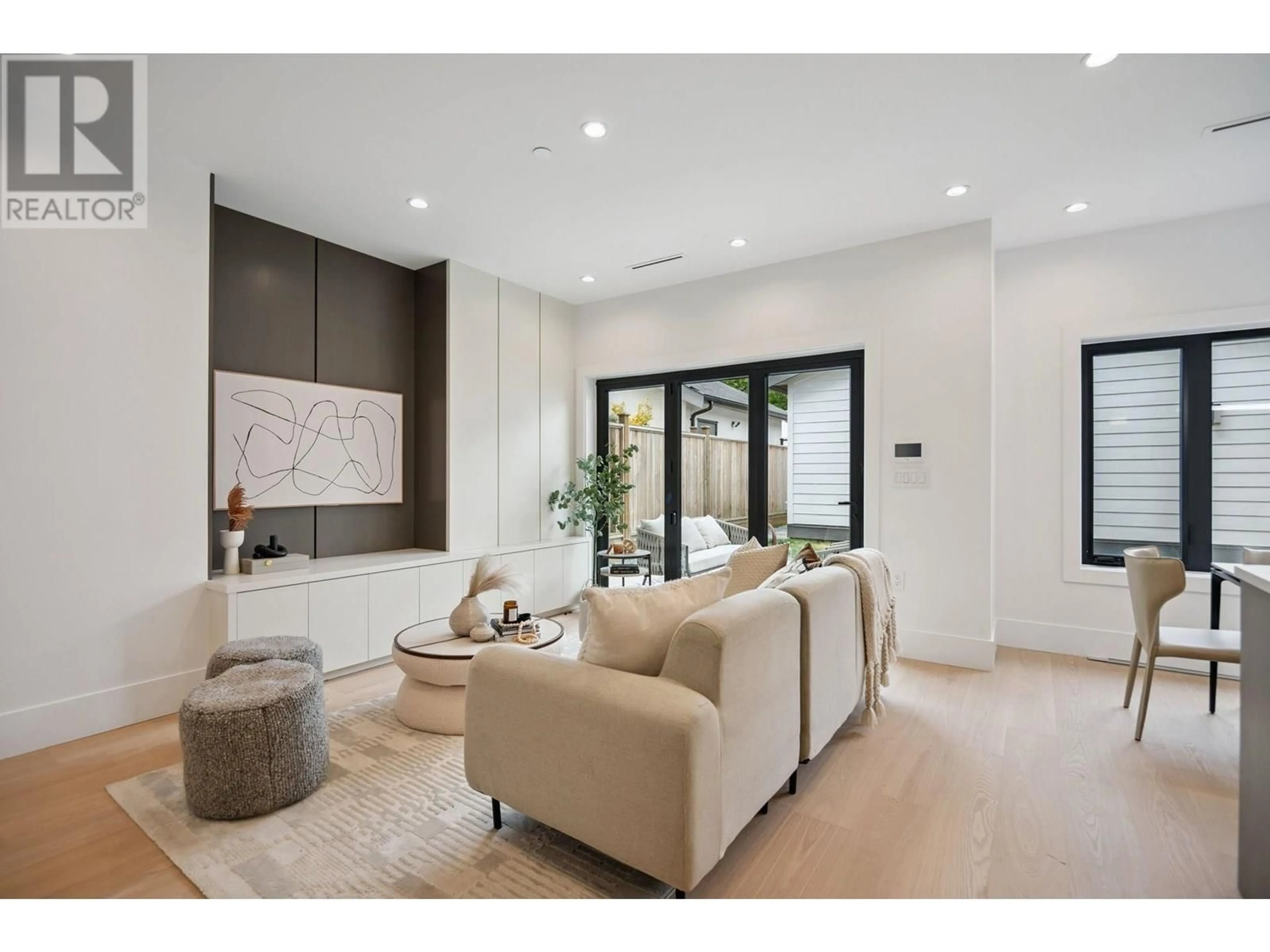 Living room with furniture, unknown for #2 - 1079 14TH AVENUE, Vancouver British Columbia V5T2P1
