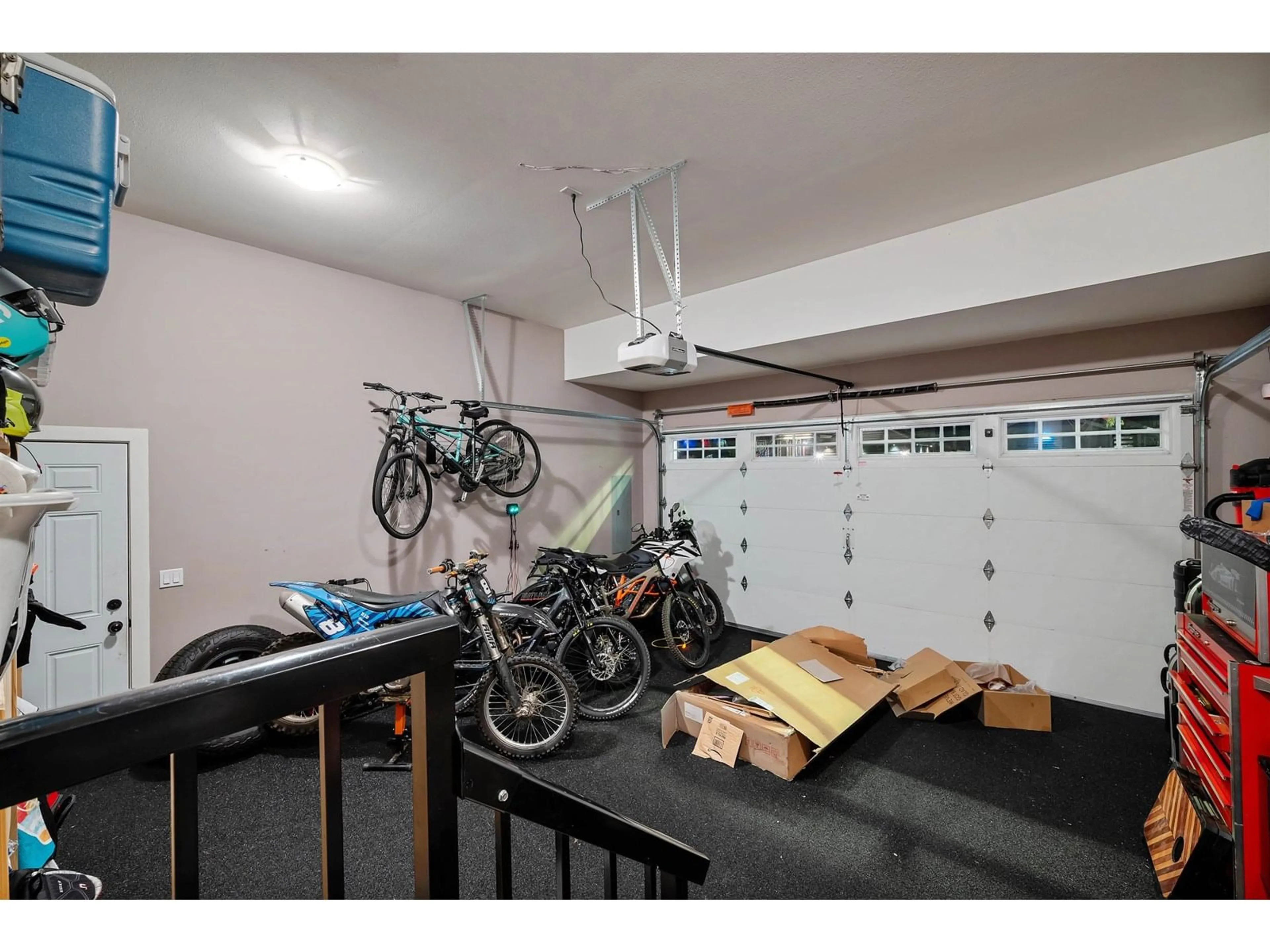 Indoor garage for 15923 98A, Surrey British Columbia V4N2K8