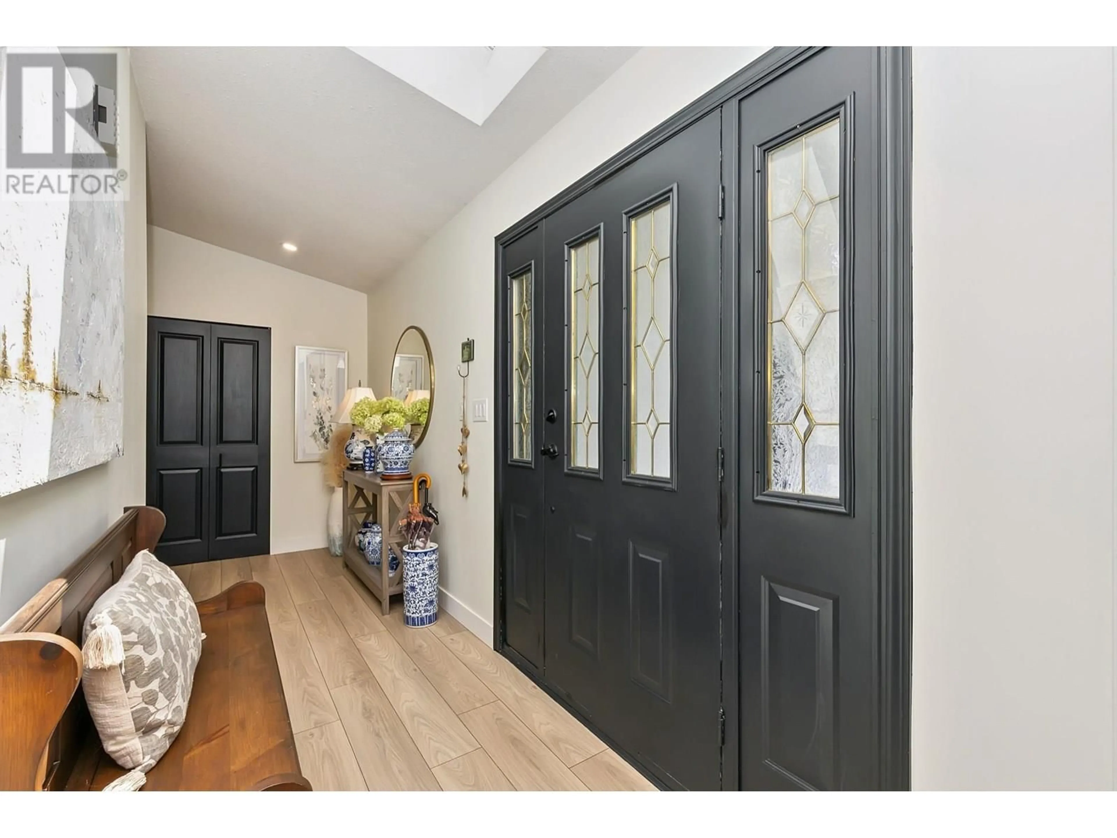 Indoor entryway for 19590 SOMERSET DRIVE, Pitt Meadows British Columbia V3Y2L4