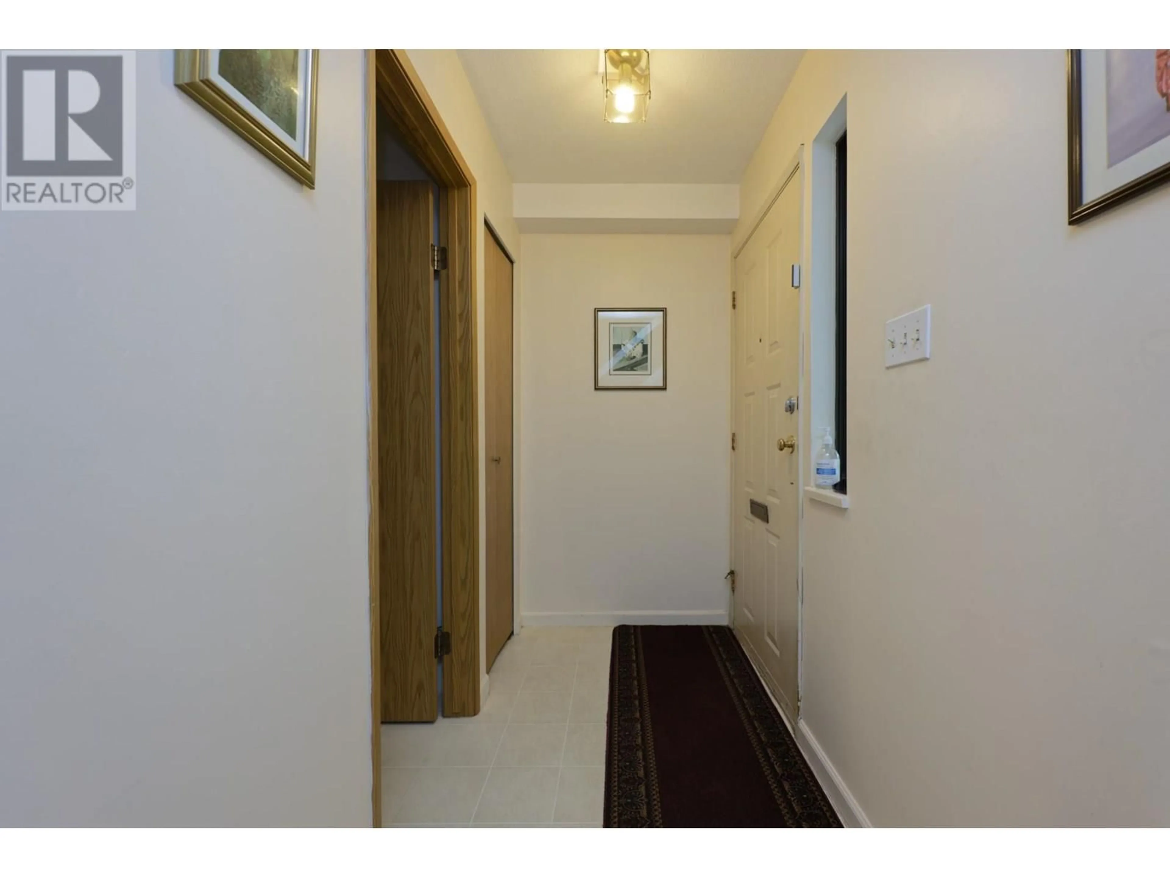 Indoor foyer for 1 - 6431 COONEY ROAD, Richmond British Columbia V6Y2J5