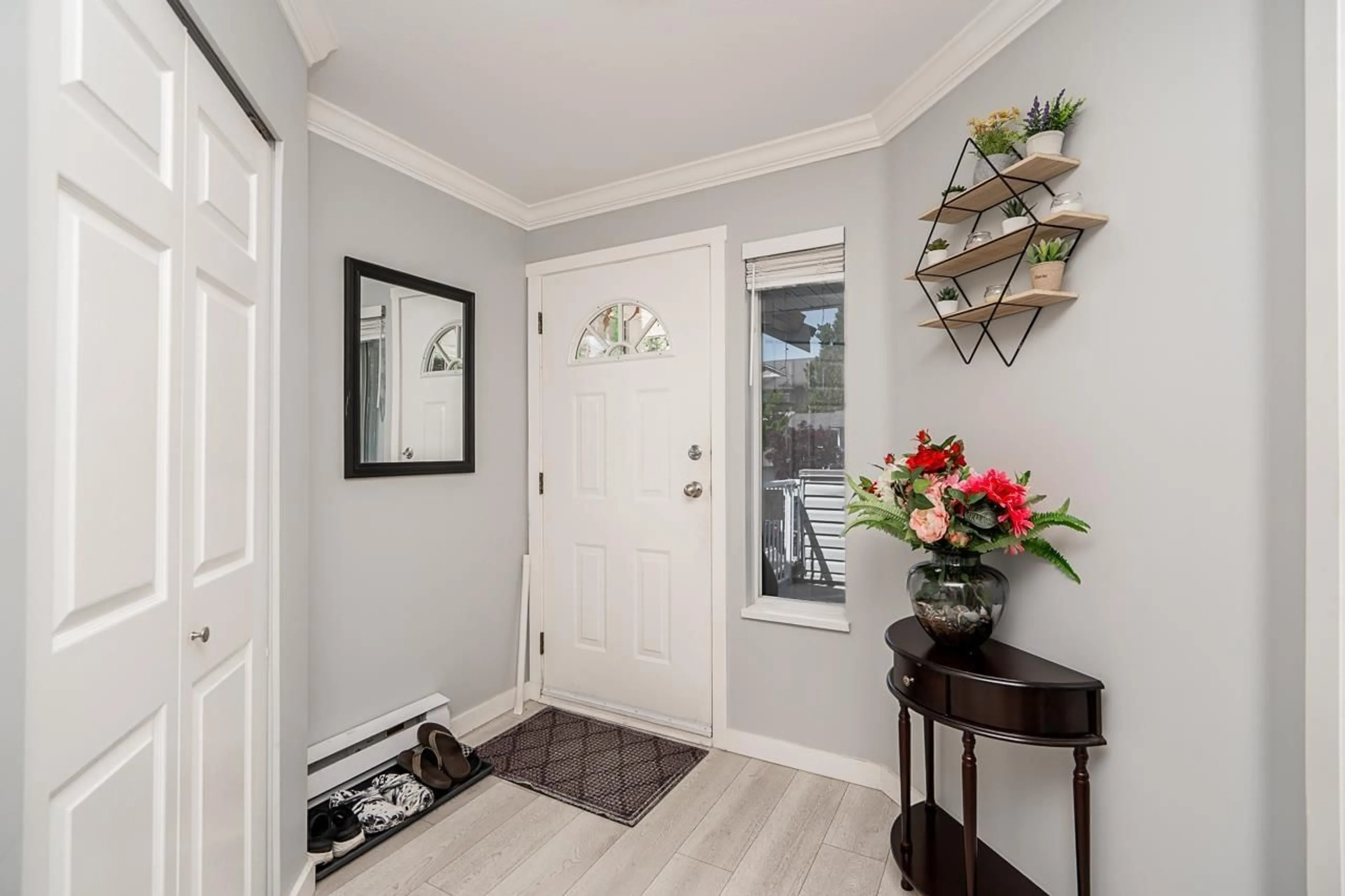 Indoor entryway for 213 - 16031 82, Surrey British Columbia V4N0N4