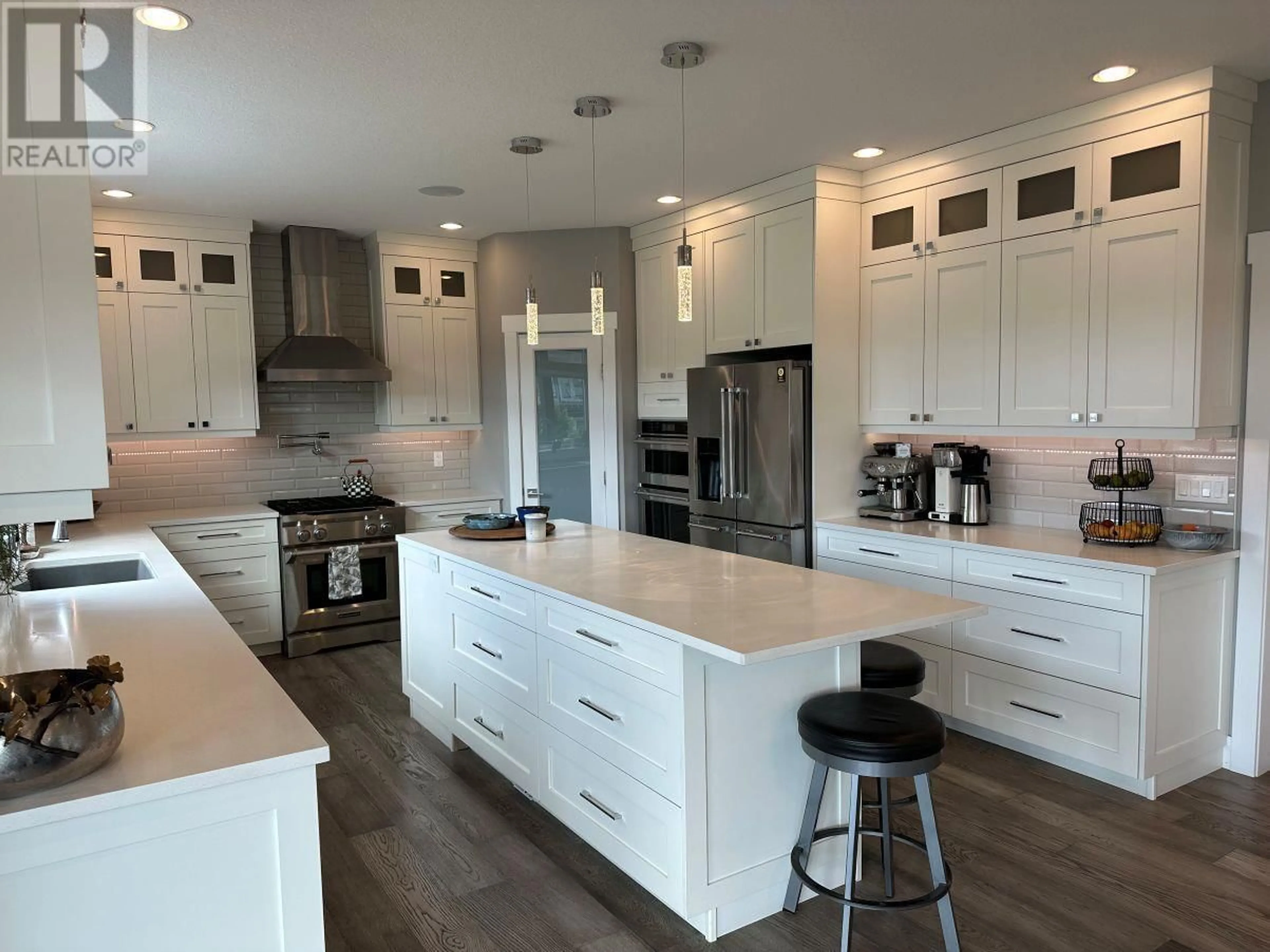 Contemporary kitchen, unknown for 2451 GRAFTON PLACE, Prince George British Columbia V2N0E6