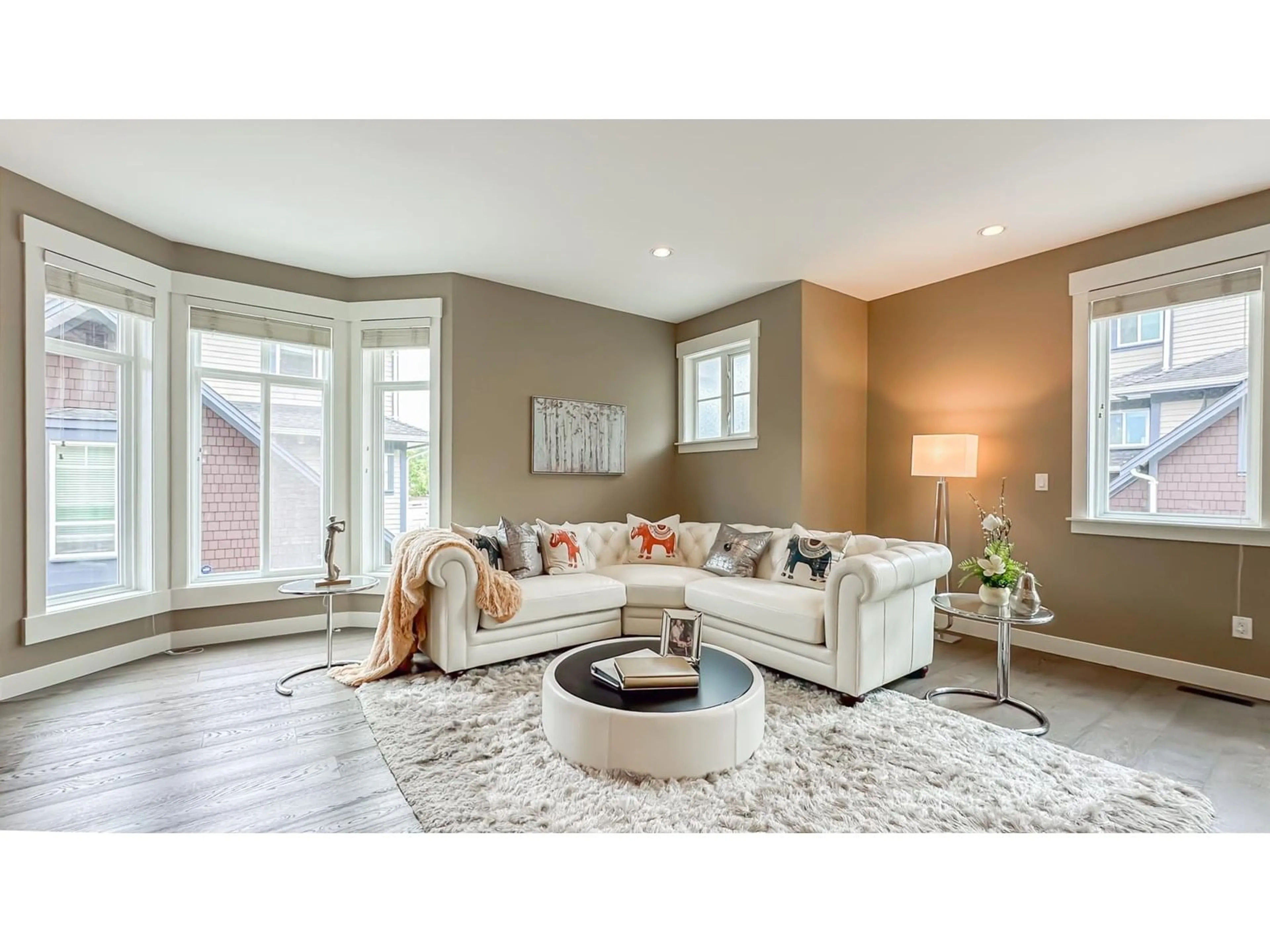 Living room with furniture, unknown for 25 - 15977 26, Surrey British Columbia V3Z2W7