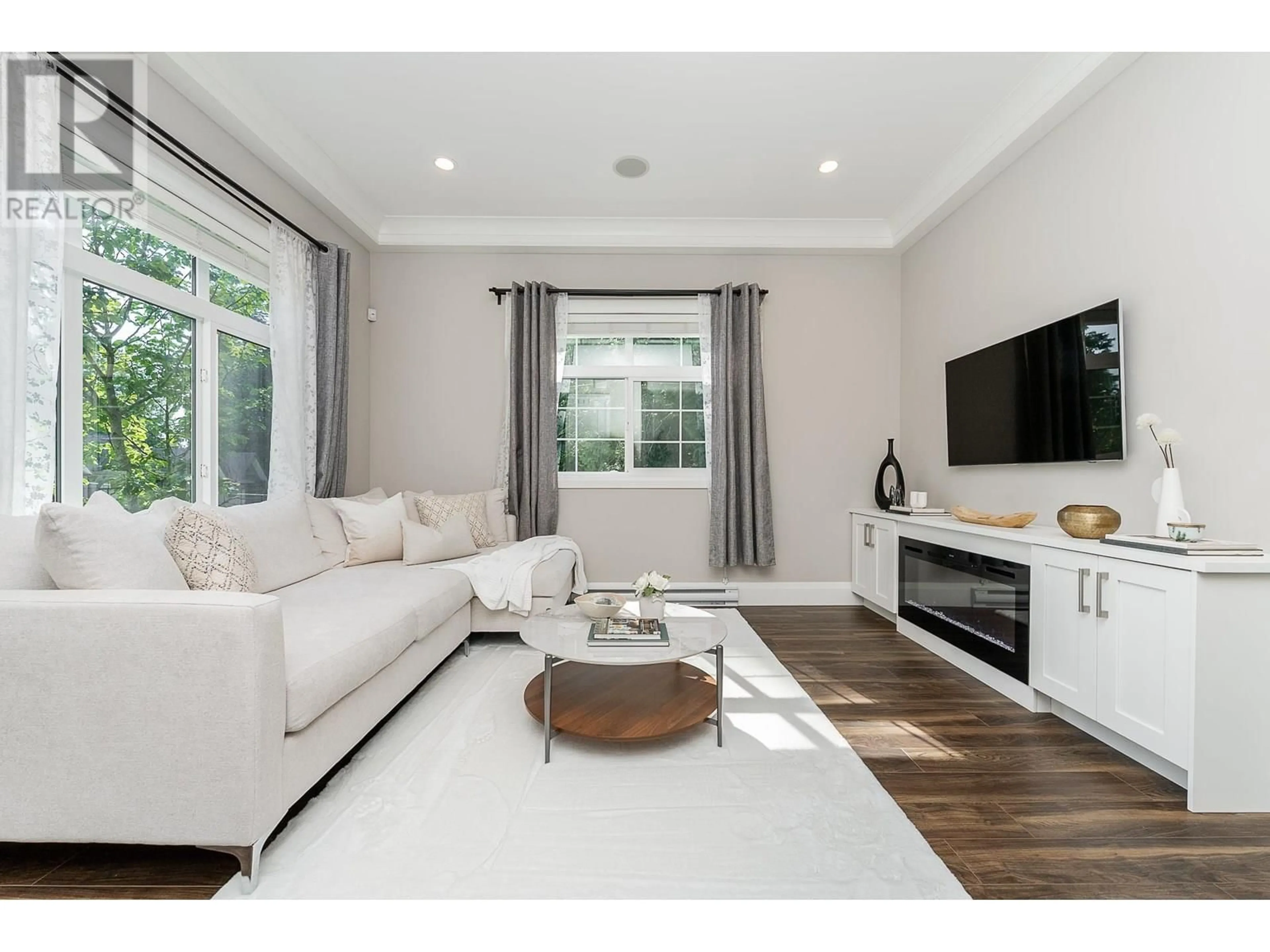 Living room with furniture, unknown for 1 - 3411 ROXTON AVENUE, Coquitlam British Columbia V3B0G7