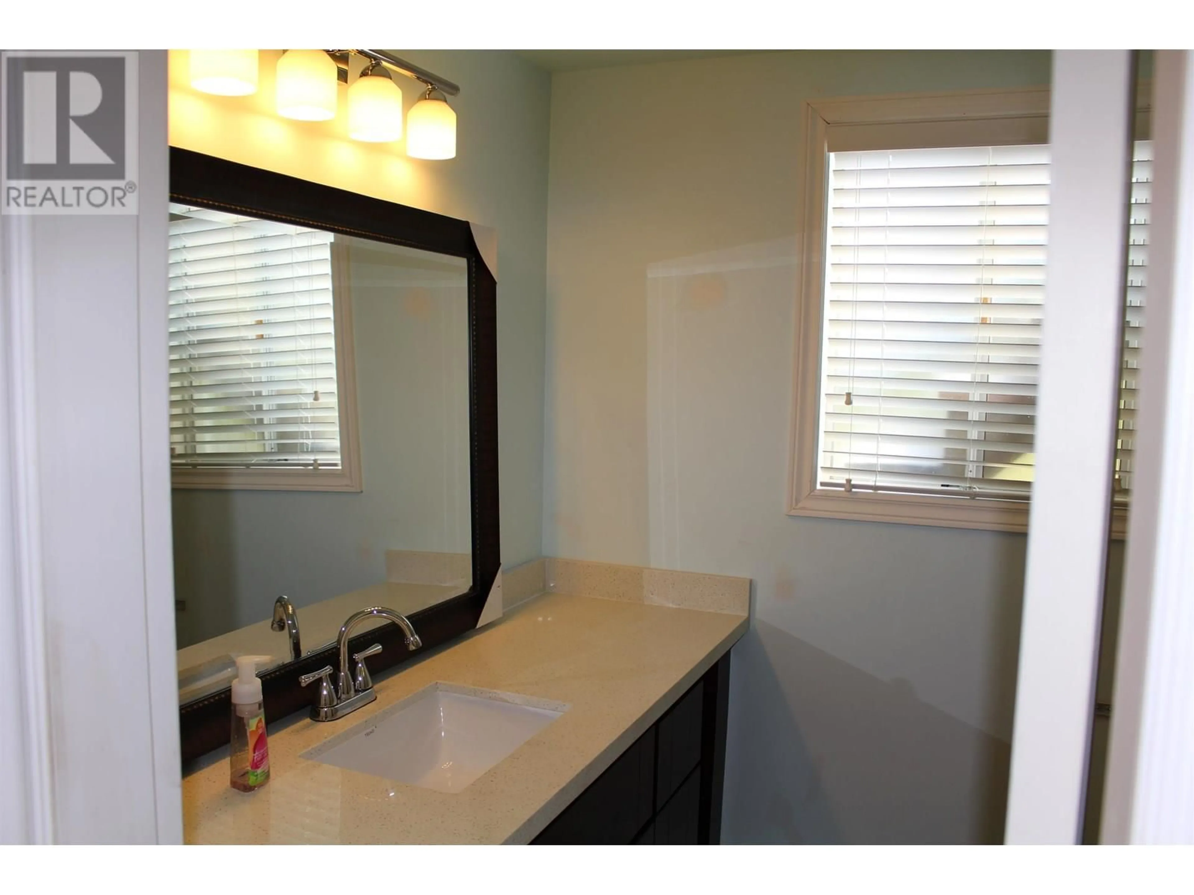 Standard bathroom, ceramic/tile floor for 11720 SEABROOK CRESCENT, Richmond British Columbia V7A3H4