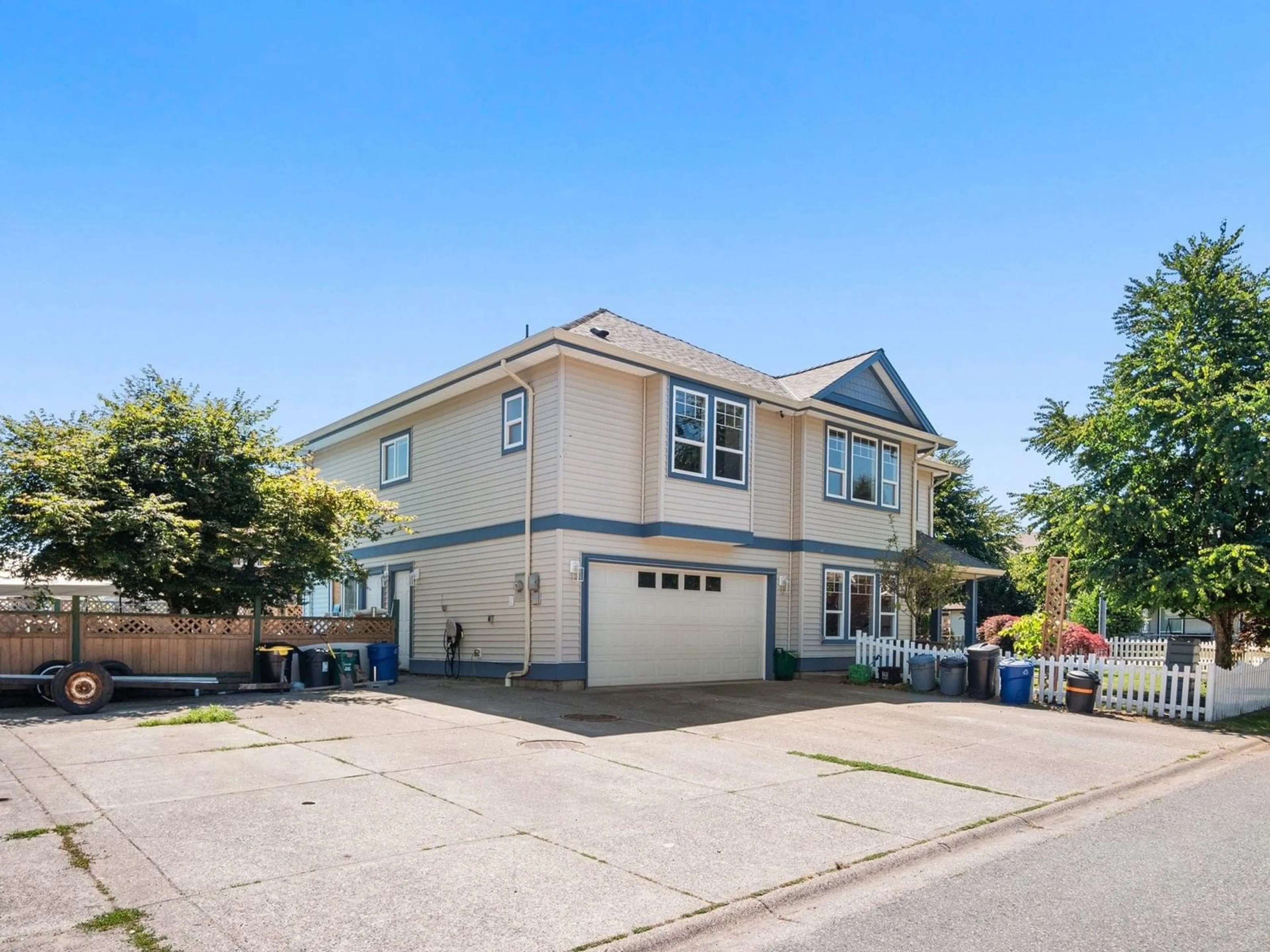 A pic from outside/outdoor area/front of a property/back of a property/a pic from drone, street for 8484 FENNELL, Mission British Columbia V4S1M5