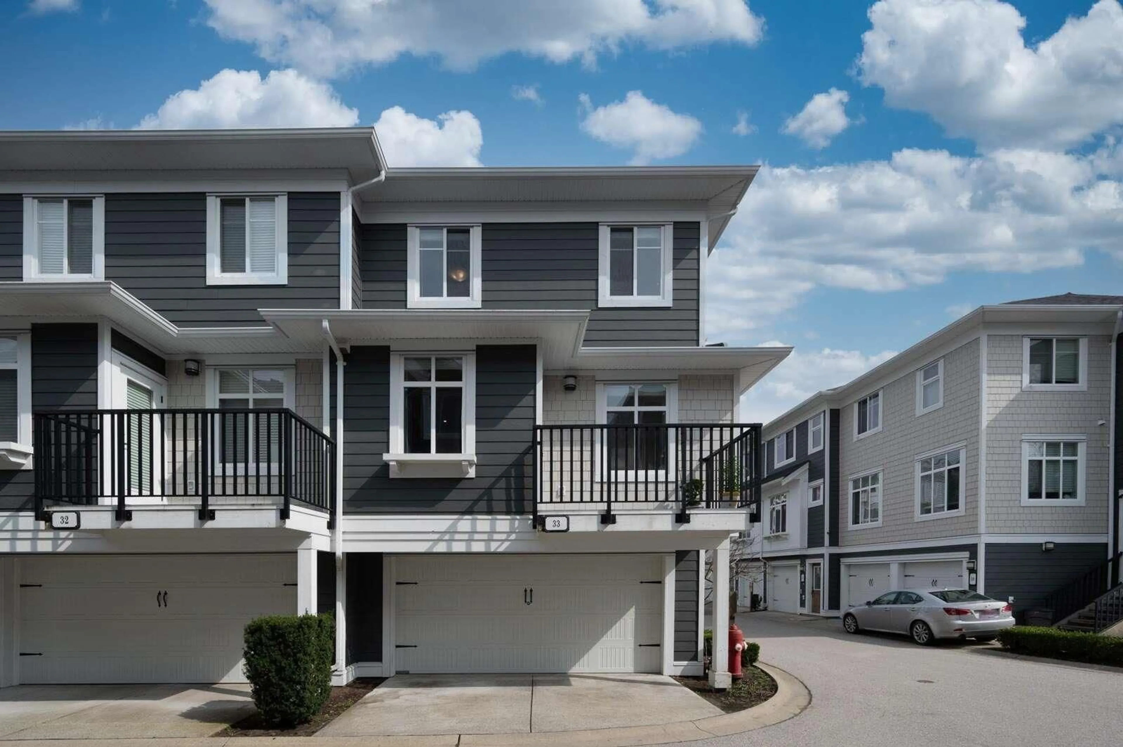 Home with vinyl exterior material, street for 33 - 8433 164, Surrey British Columbia V4N1E1