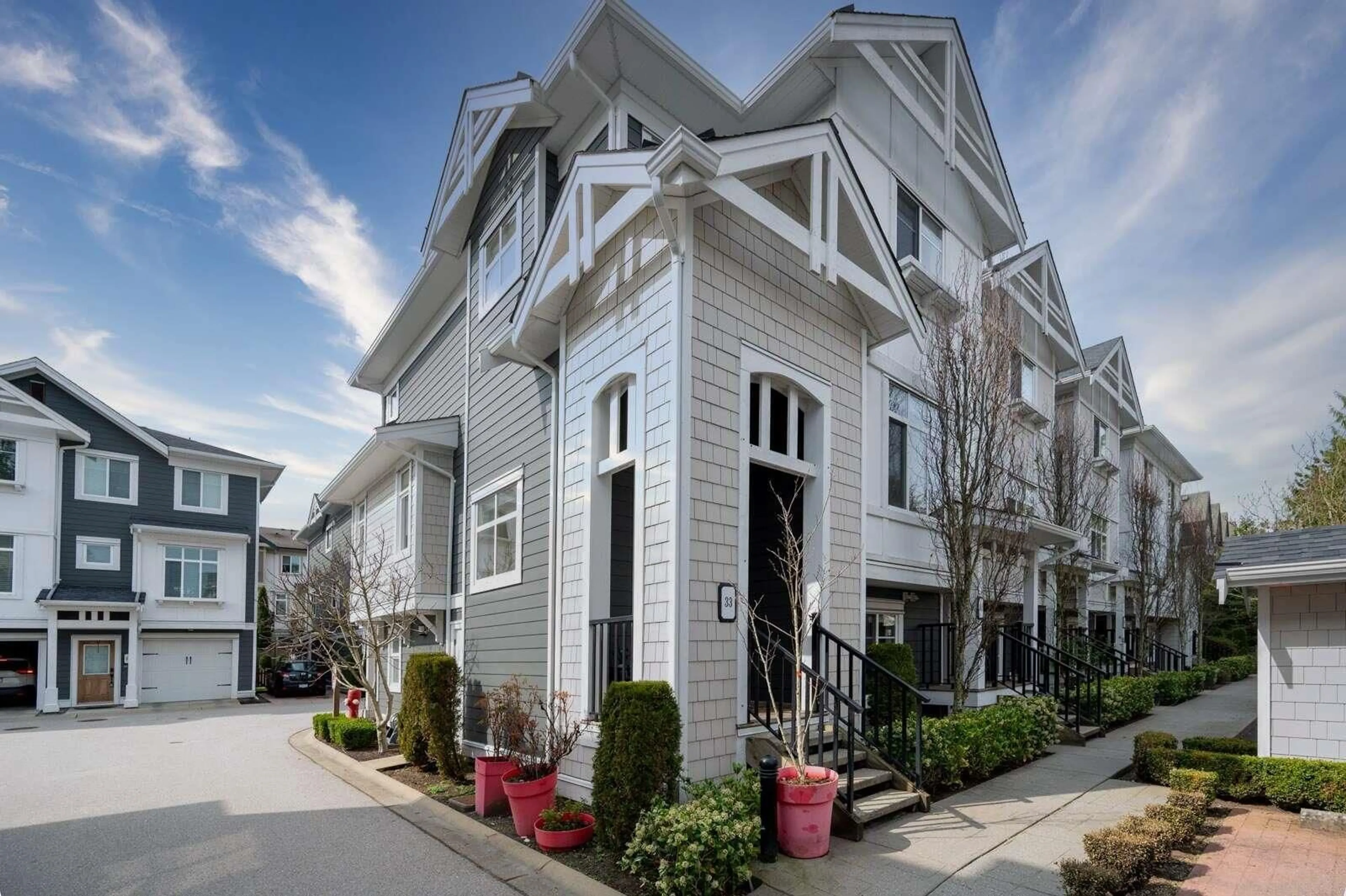 Home with vinyl exterior material, street for 33 - 8433 164, Surrey British Columbia V4N1E1