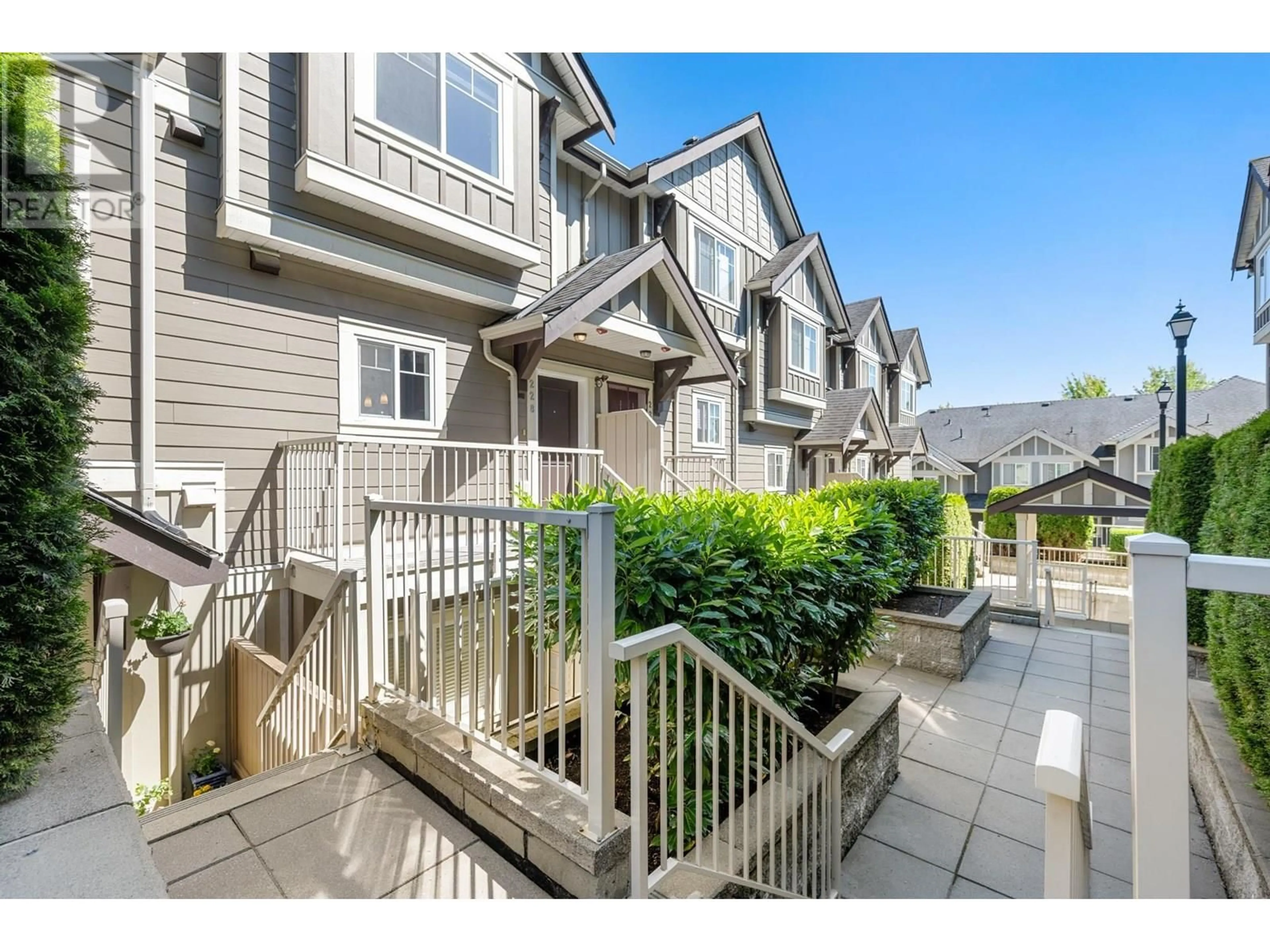 Patio, street for 228 - 368 ELLESMERE AVENUE, Burnaby British Columbia V5B3S9