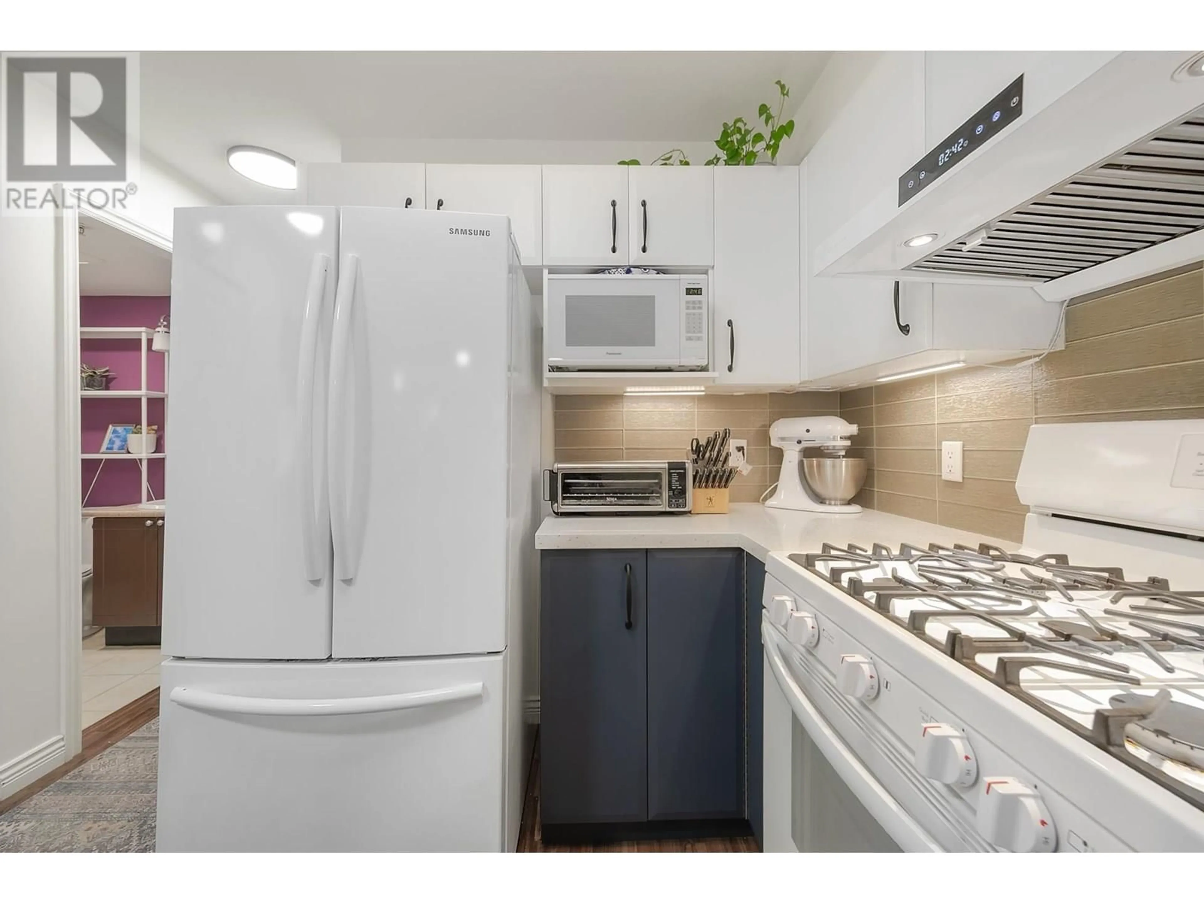 Standard kitchen, unknown for 109 - 688 16TH AVENUE, Vancouver British Columbia V5T2V4