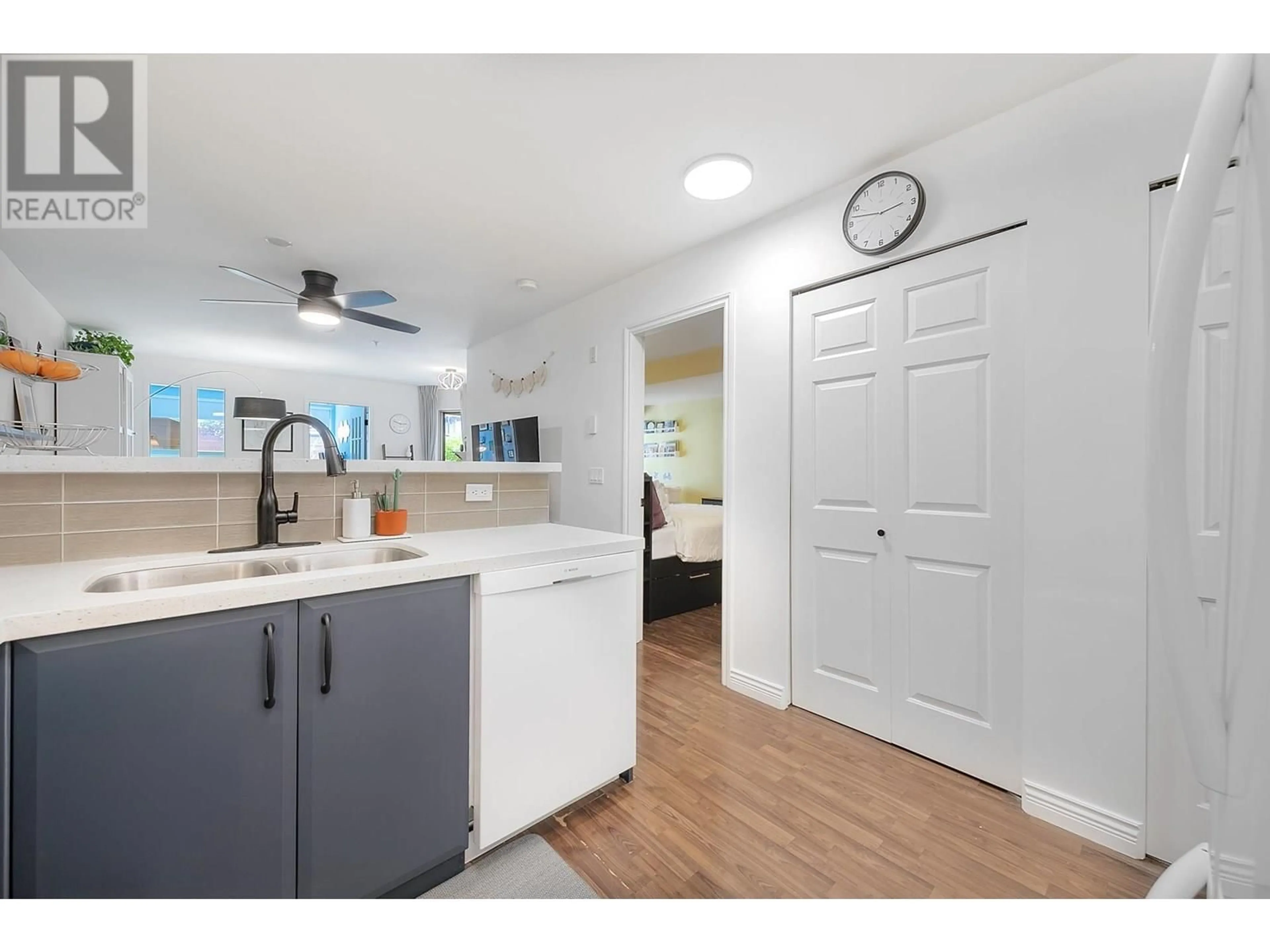 Open concept kitchen, unknown for 109 - 688 16TH AVENUE, Vancouver British Columbia V5T2V4