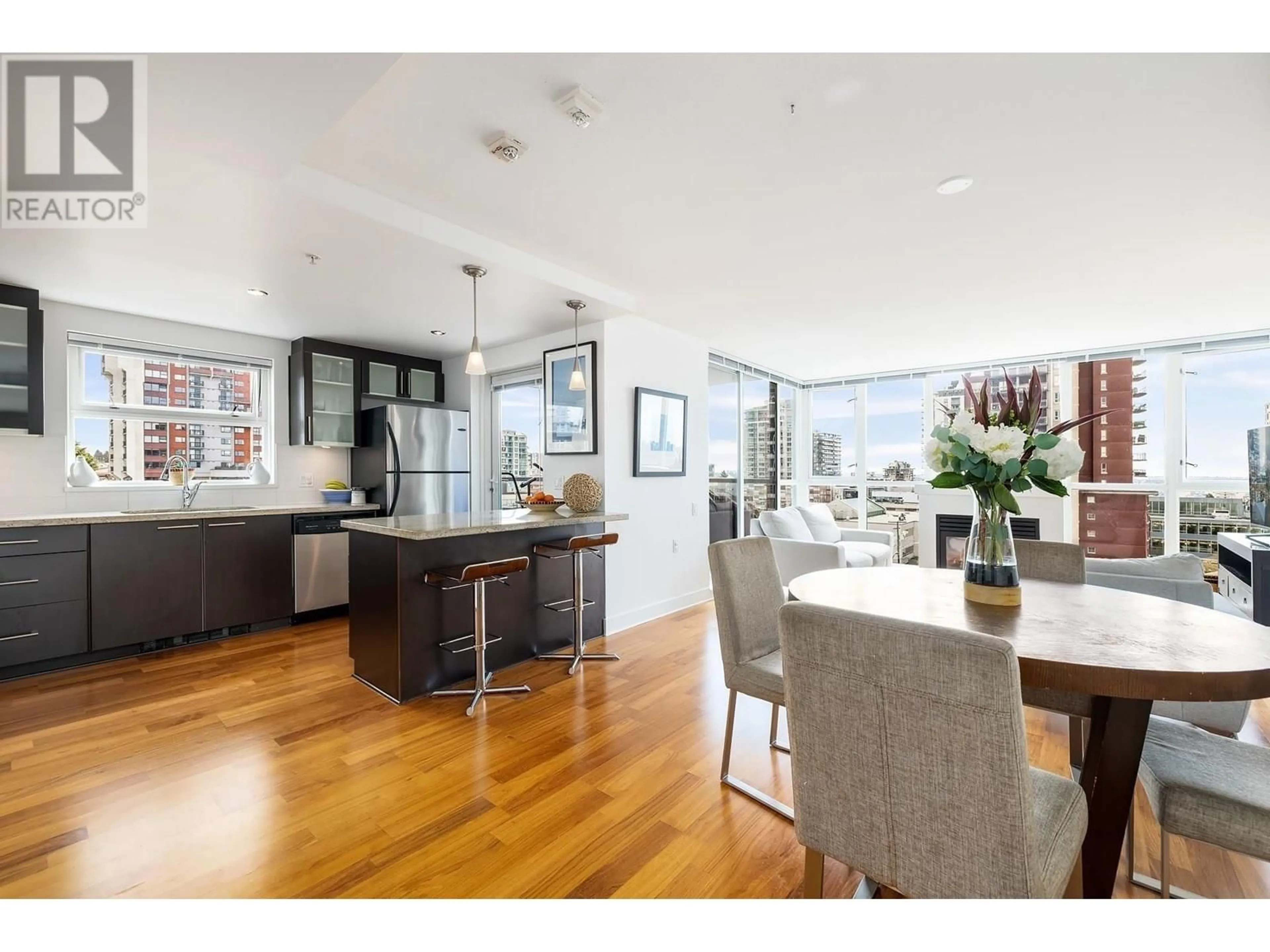 Open concept kitchen, unknown for 701 - 121 16TH STREET, North Vancouver British Columbia V7M1T3