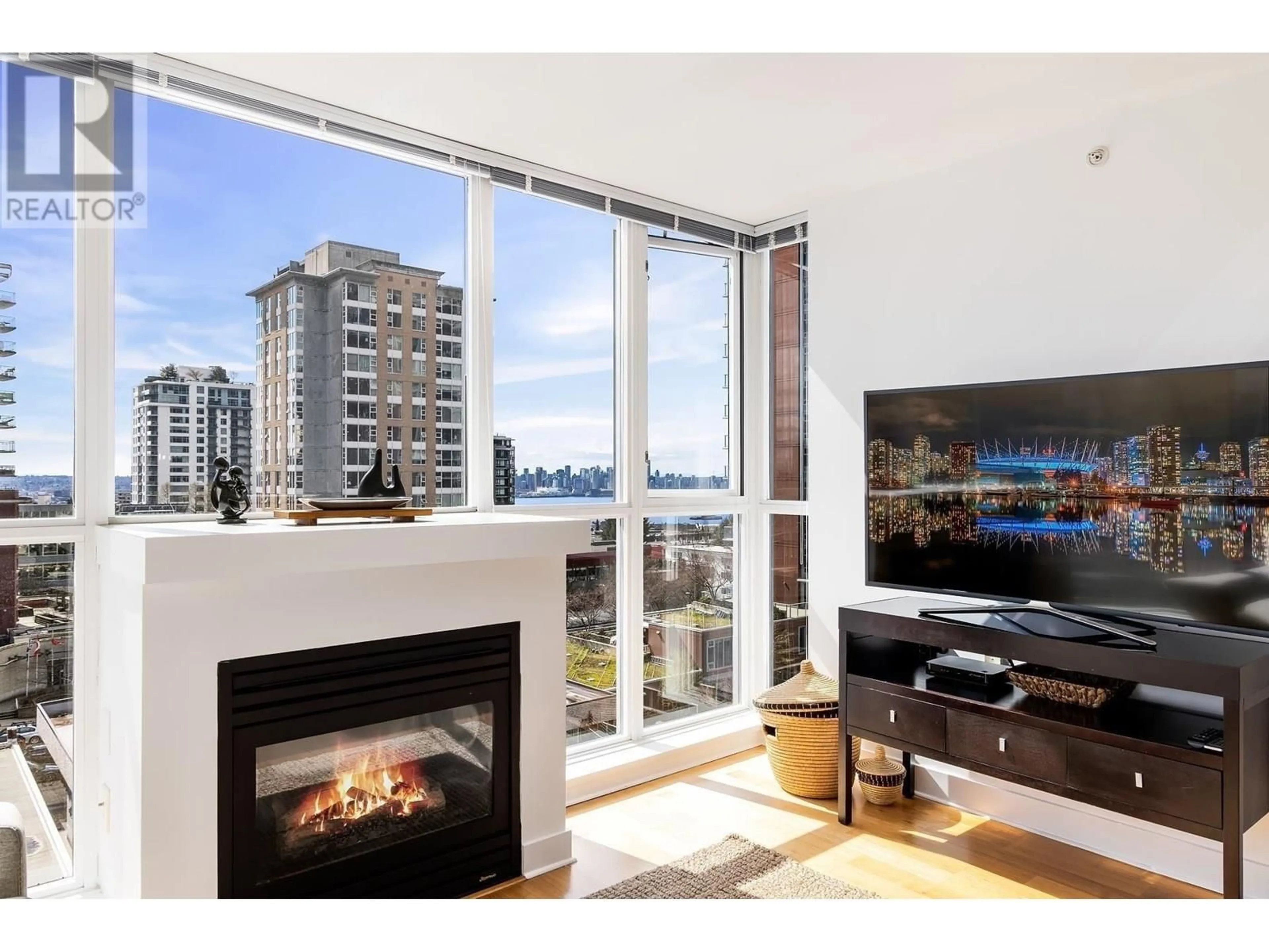 Living room with furniture, wood/laminate floor for 701 - 121 16TH STREET, North Vancouver British Columbia V7M1T3
