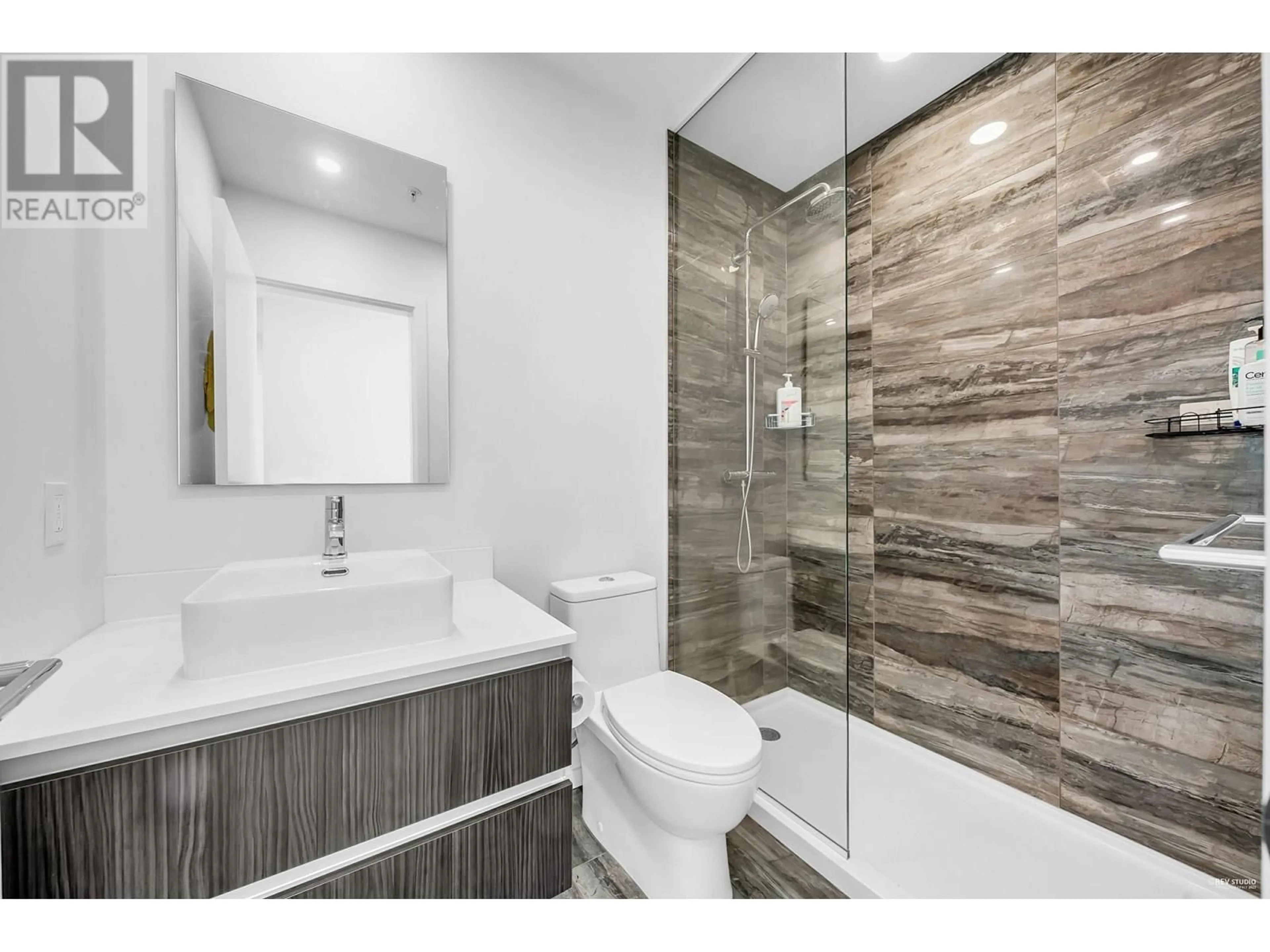 Standard bathroom, ceramic/tile floor for 4602 - 1888 GILMORE AVENUE, Burnaby British Columbia V5C0L2